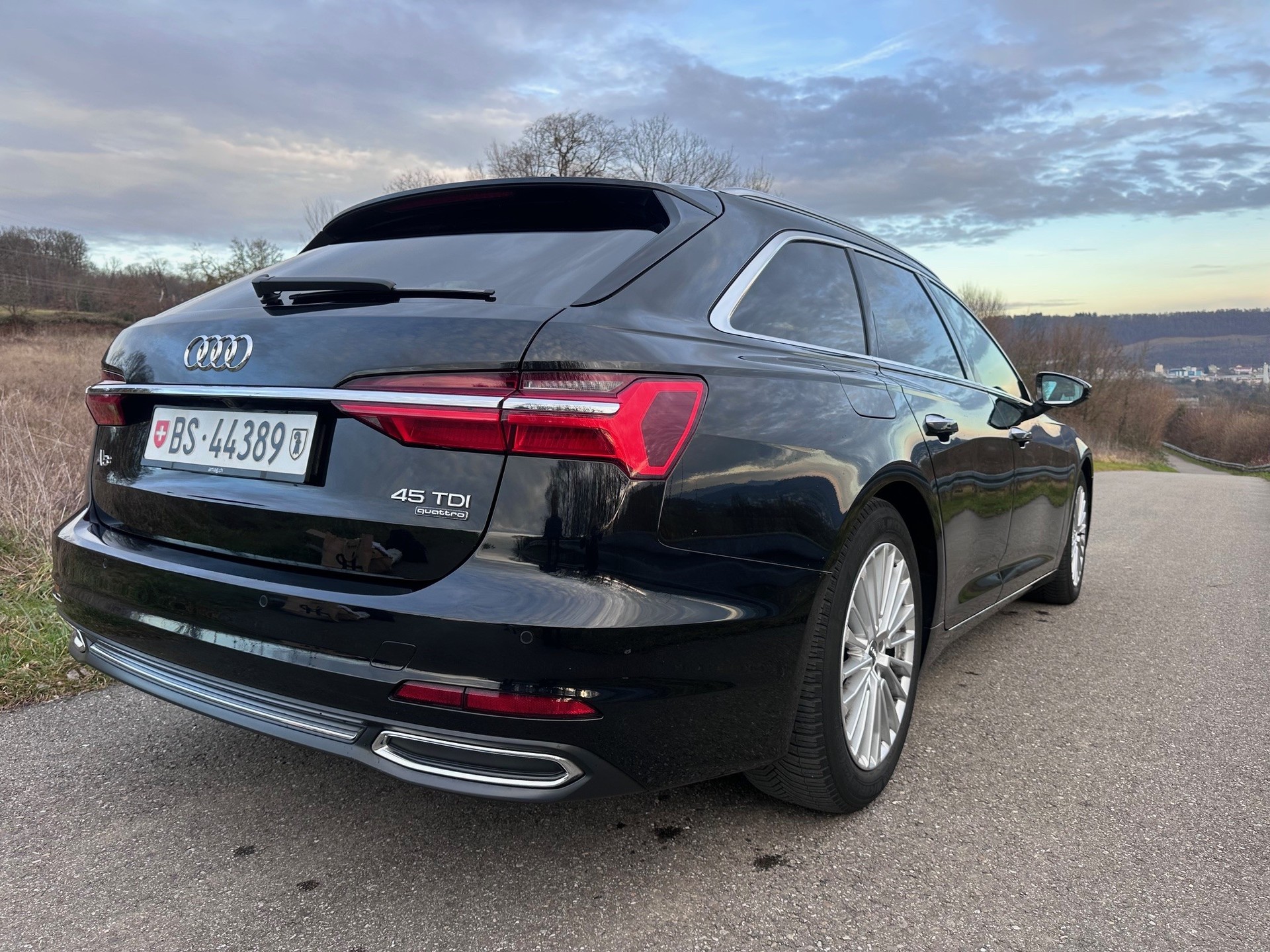 AUDI A6 Avant 45 TDI Design quattro tiptronic-image-3