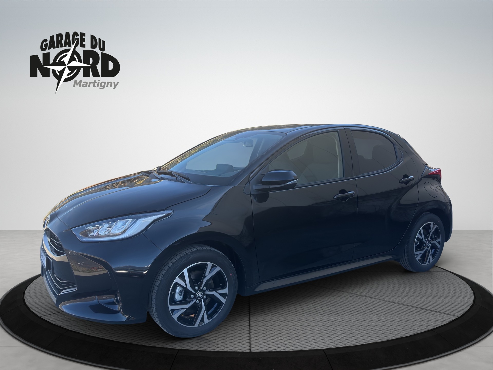 TOYOTA Yaris 1.5 VVT-i HSD Trend-image-0