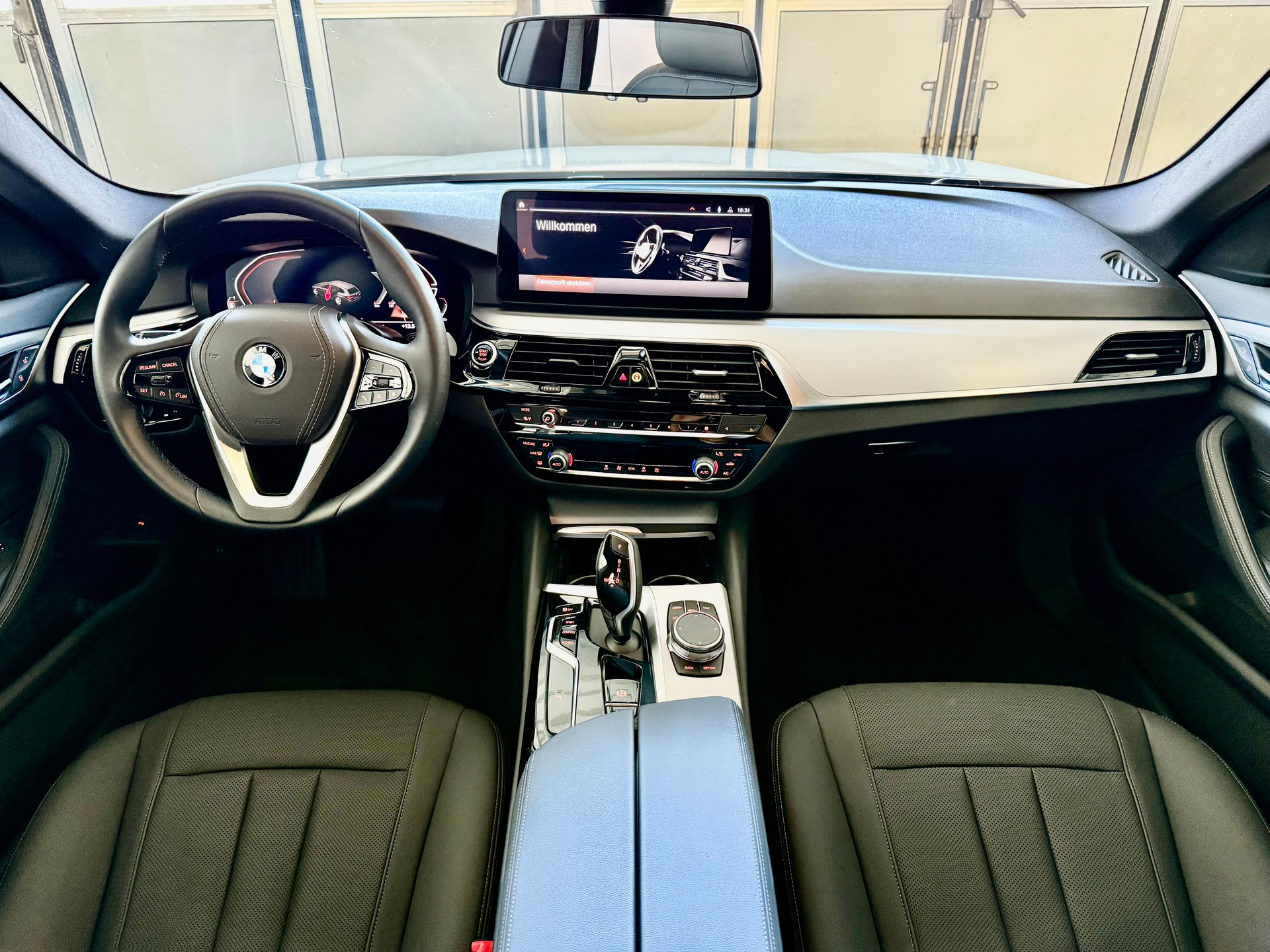 BMW 530d xDrive 48V Sport Touring Steptronic-image-6