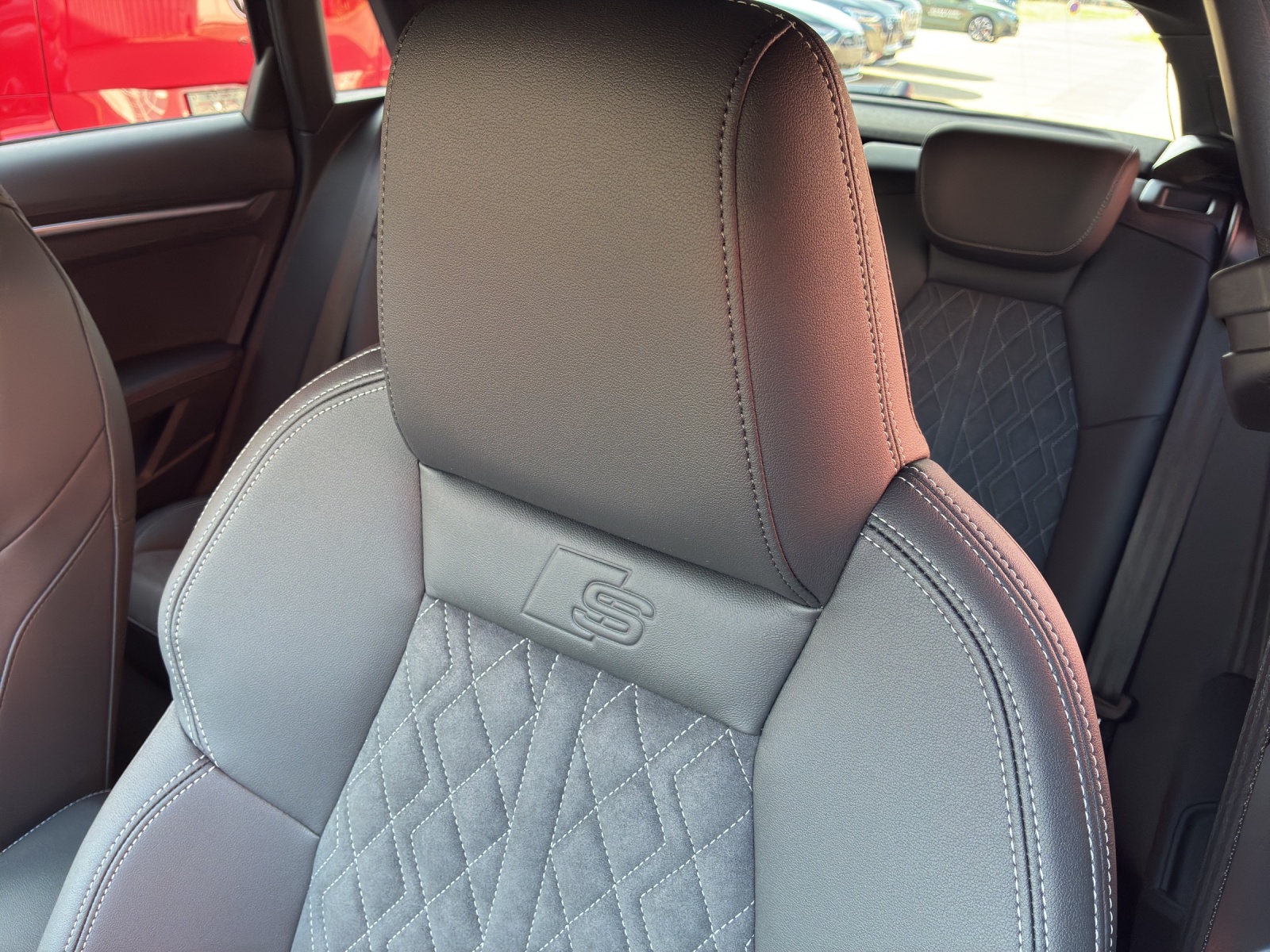 AUDI A3 Sportback TFSI 150 kW quattro S line S tronic-image-12