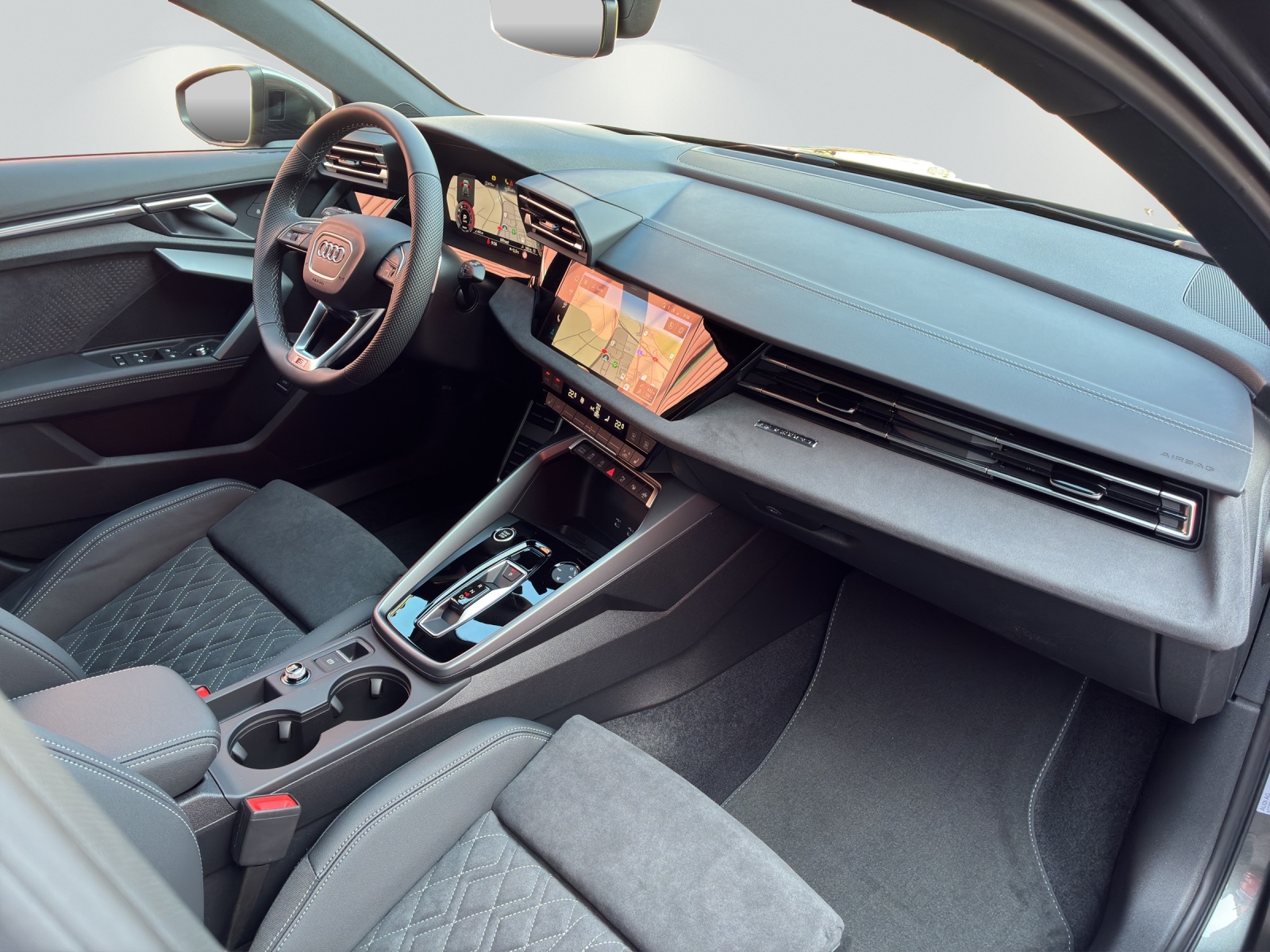 AUDI A3 Sportback TFSI 150 kW quattro S line S tronic-image-7
