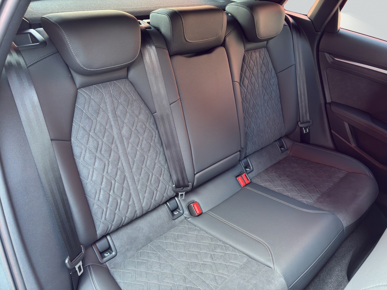 AUDI A3 Sportback TFSI 150 kW quattro S line S tronic-image-8