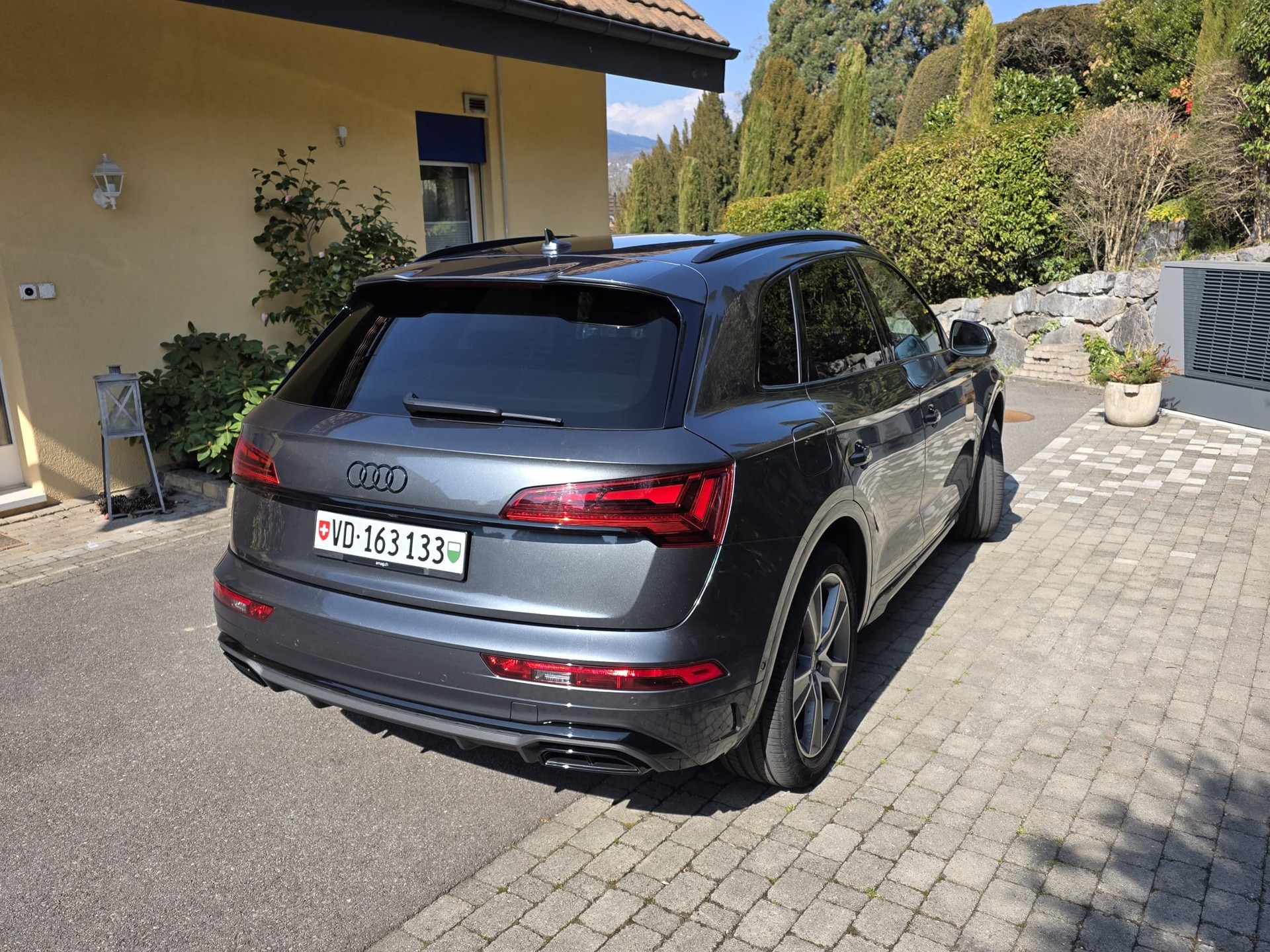 AUDI Q5 45 TFSI S-line quattro S-tronic-image-3