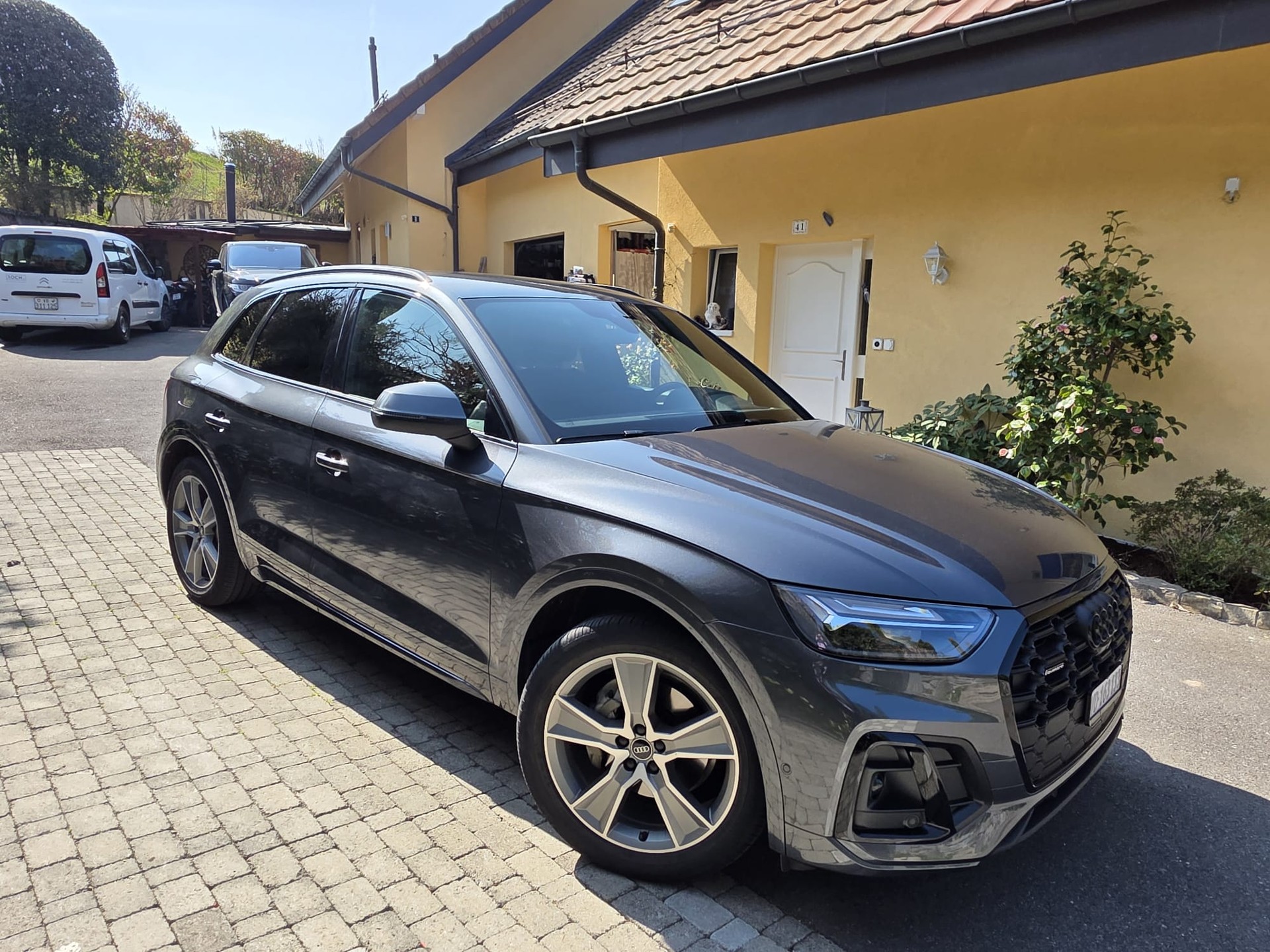 AUDI Q5 45 TFSI S-line quattro S-tronic-image-2