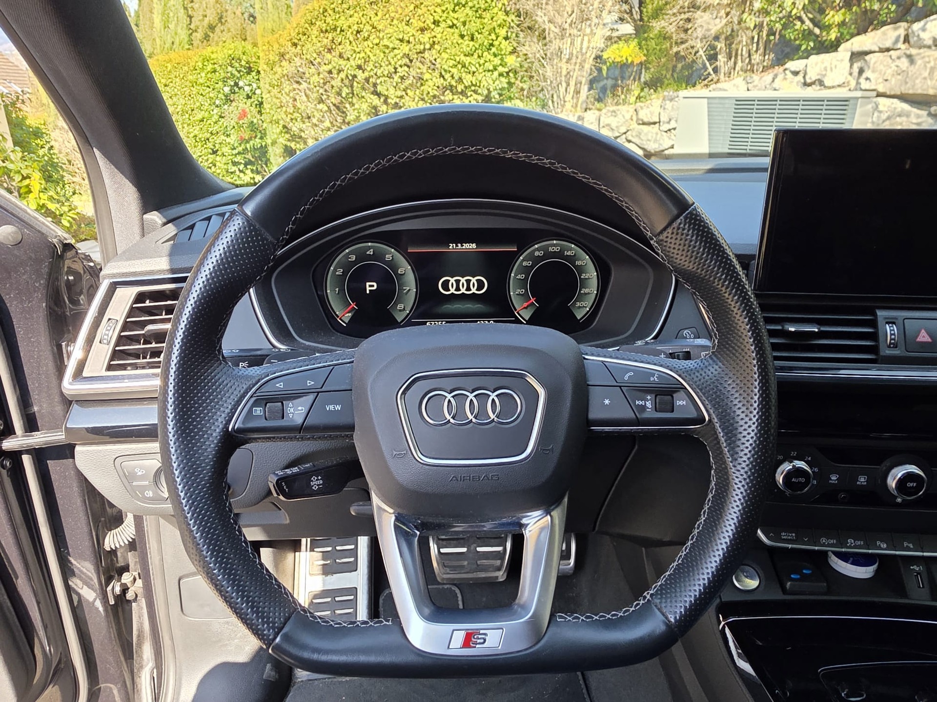 AUDI Q5 45 TFSI S-line quattro S-tronic-image-5