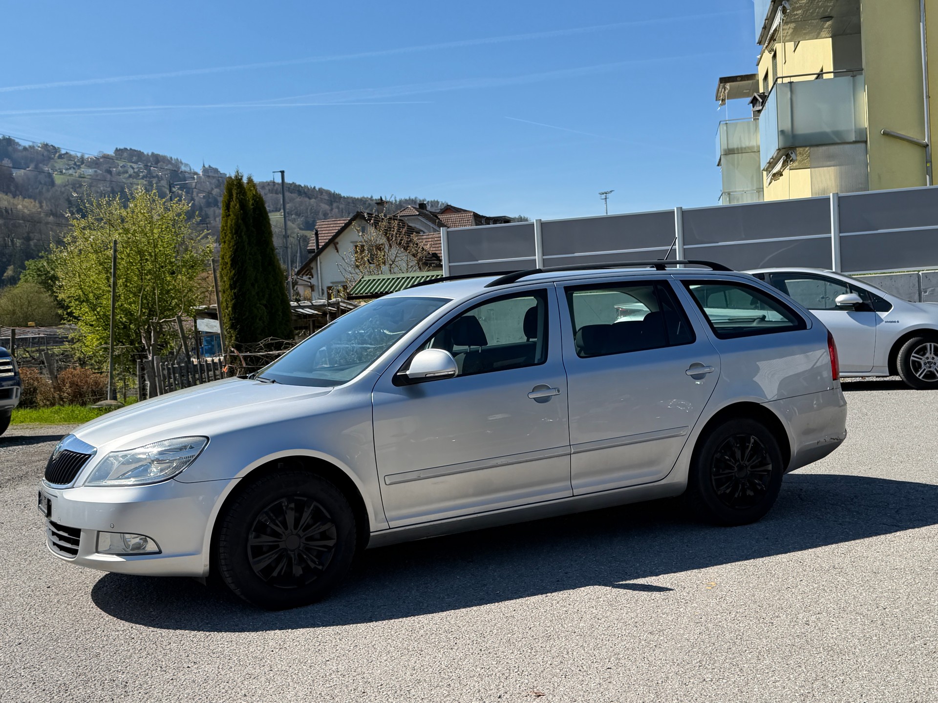 SKODA Octavia Combi 1.6 TDI Ambiente DSG-image-2