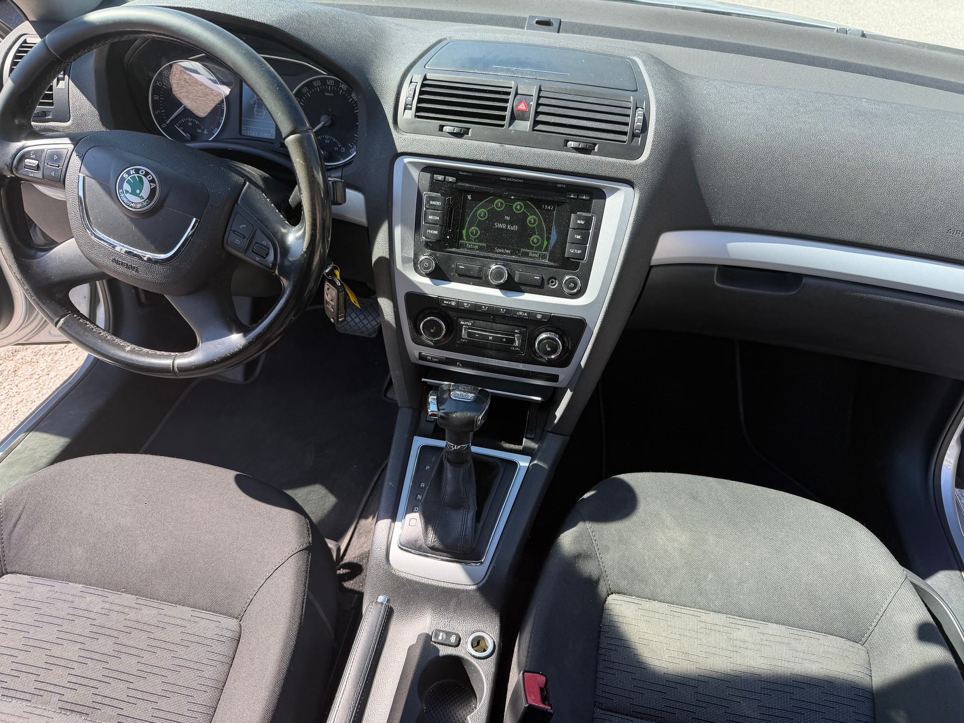 SKODA Octavia Combi 1.6 TDI Ambiente DSG-image-10