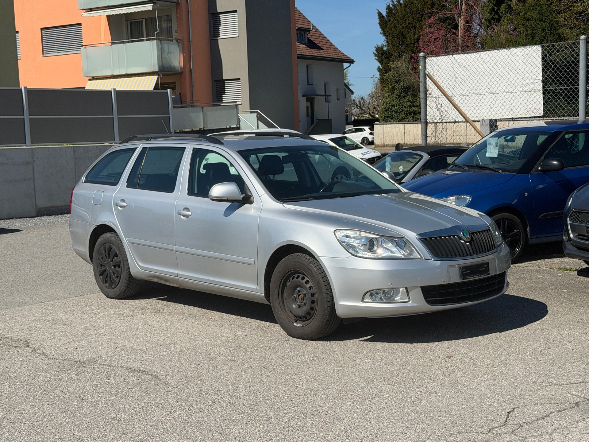 SKODA Octavia Combi 1.6 TDI Ambiente DSG-image-4
