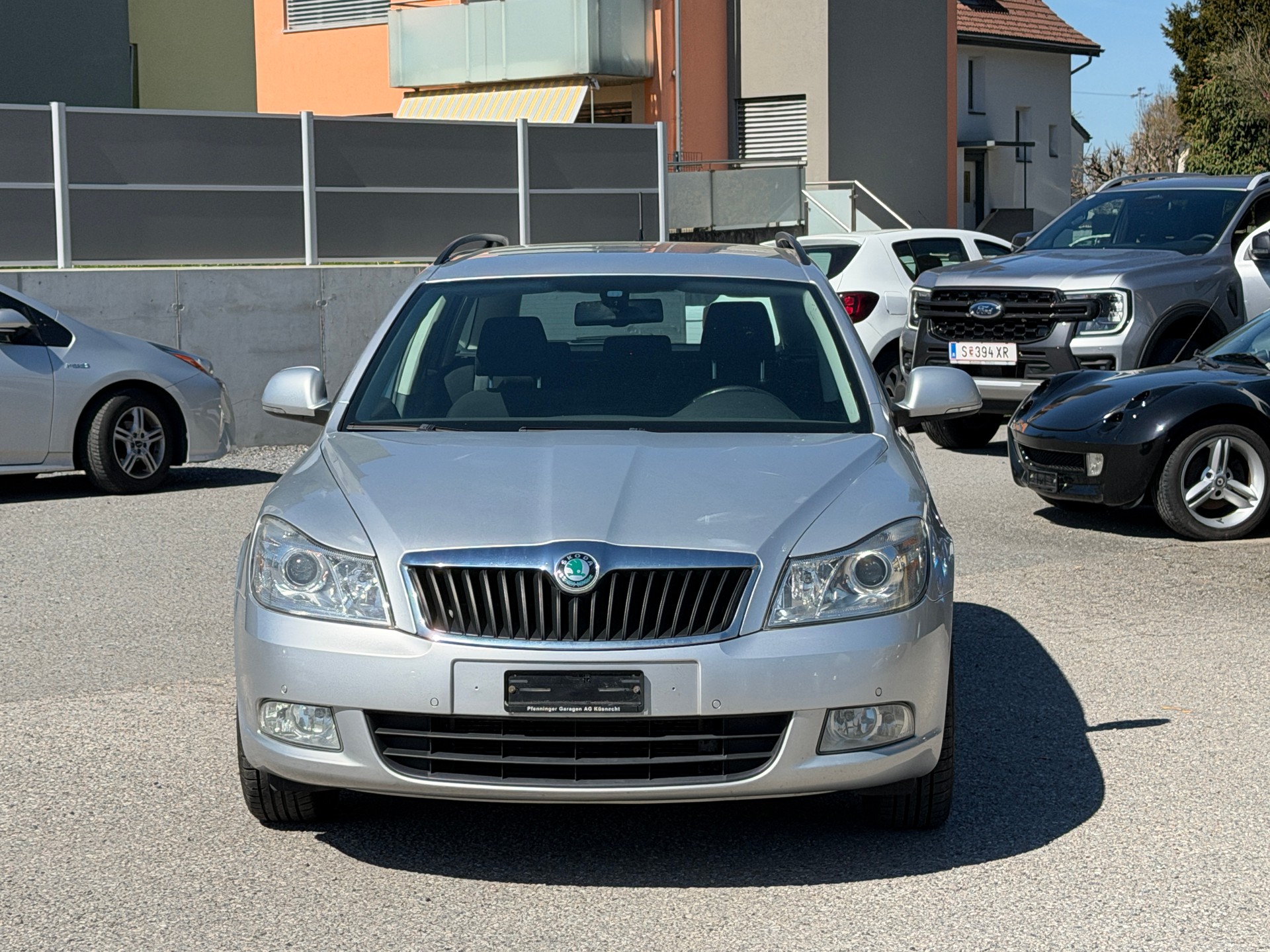 SKODA Octavia Combi 1.6 TDI Ambiente DSG-image-0