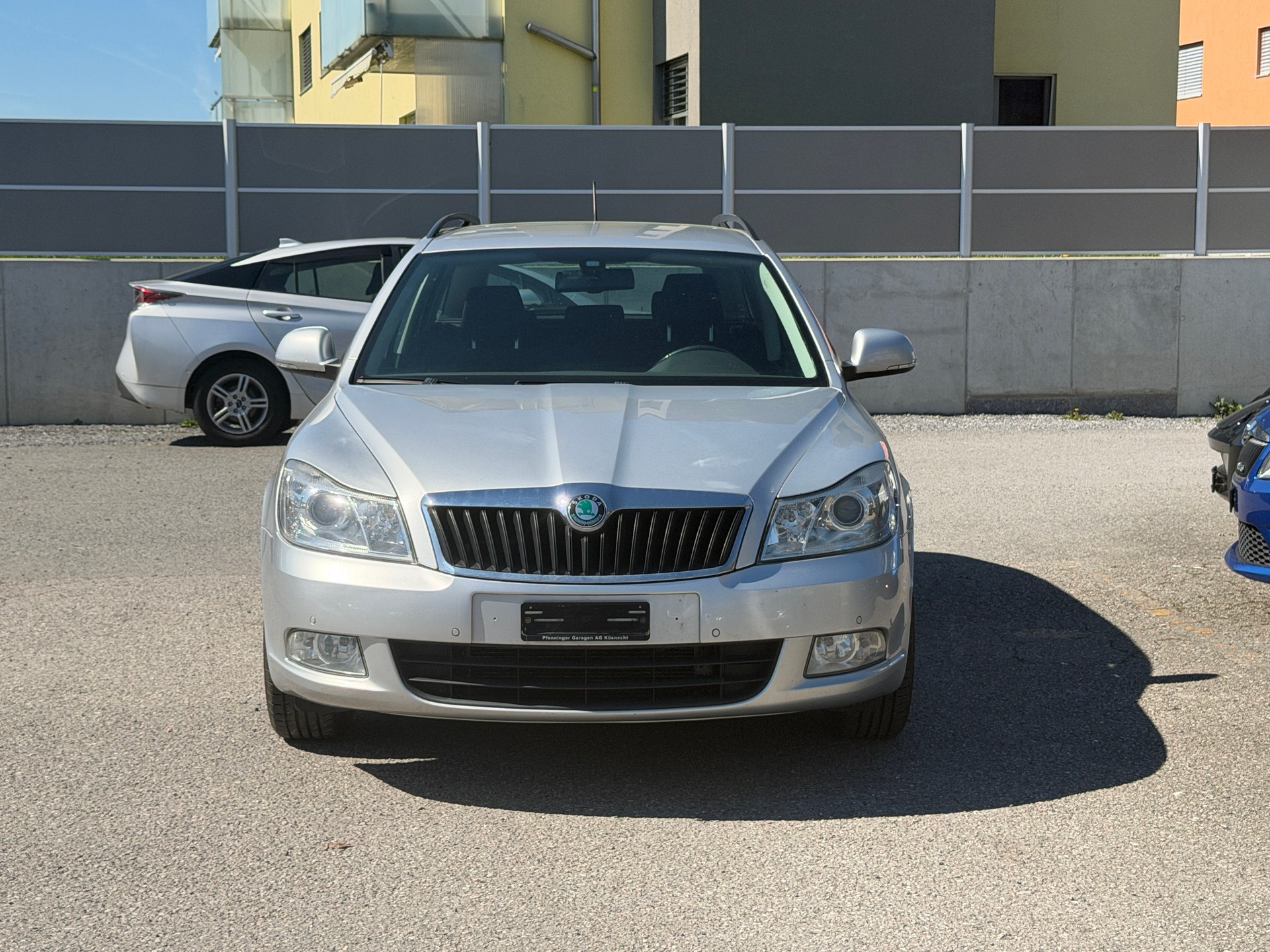 SKODA Octavia Combi 1.6 TDI Ambiente DSG-image-3