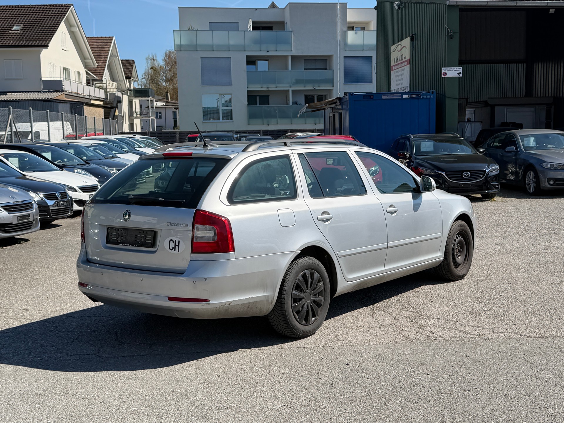 SKODA Octavia Combi 1.6 TDI Ambiente DSG-image-14