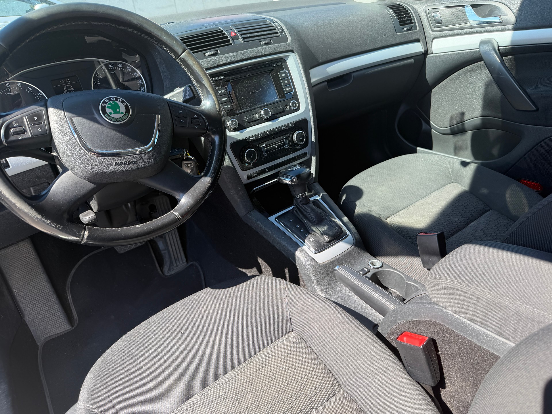SKODA Octavia Combi 1.6 TDI Ambiente DSG-image-6