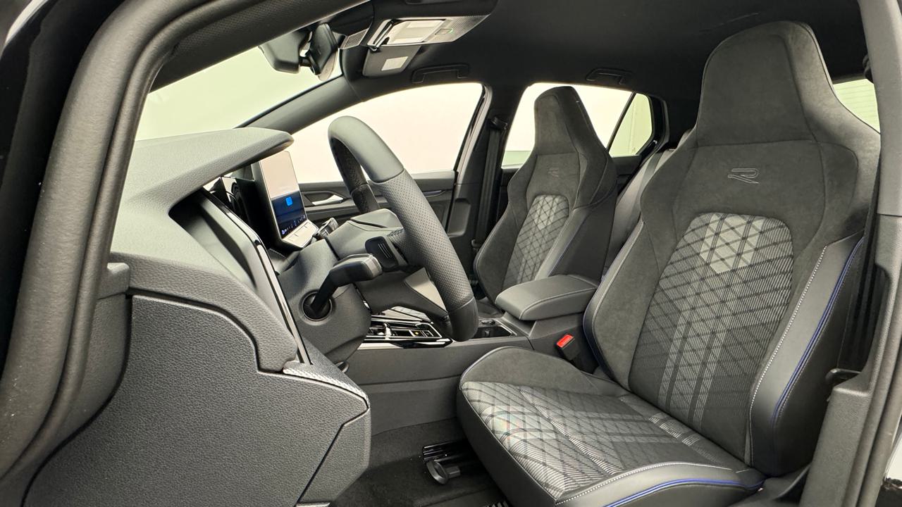 VW Golf 1.5 e TSI mHEV R-Line DSG-image-4