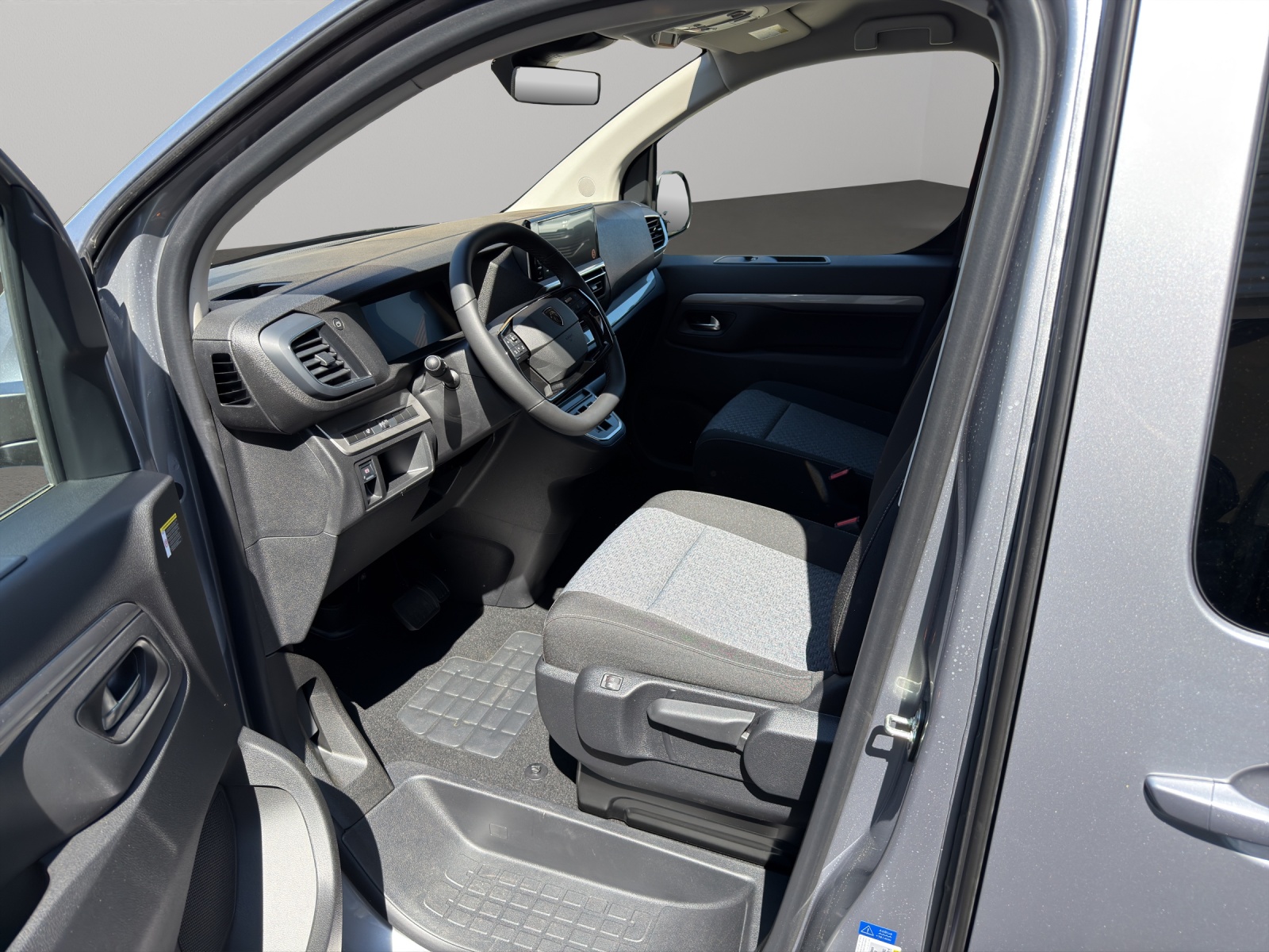 PEUGEOT Traveller Standard 2.2 BlueHDi Family Ed.-showroom-element-3