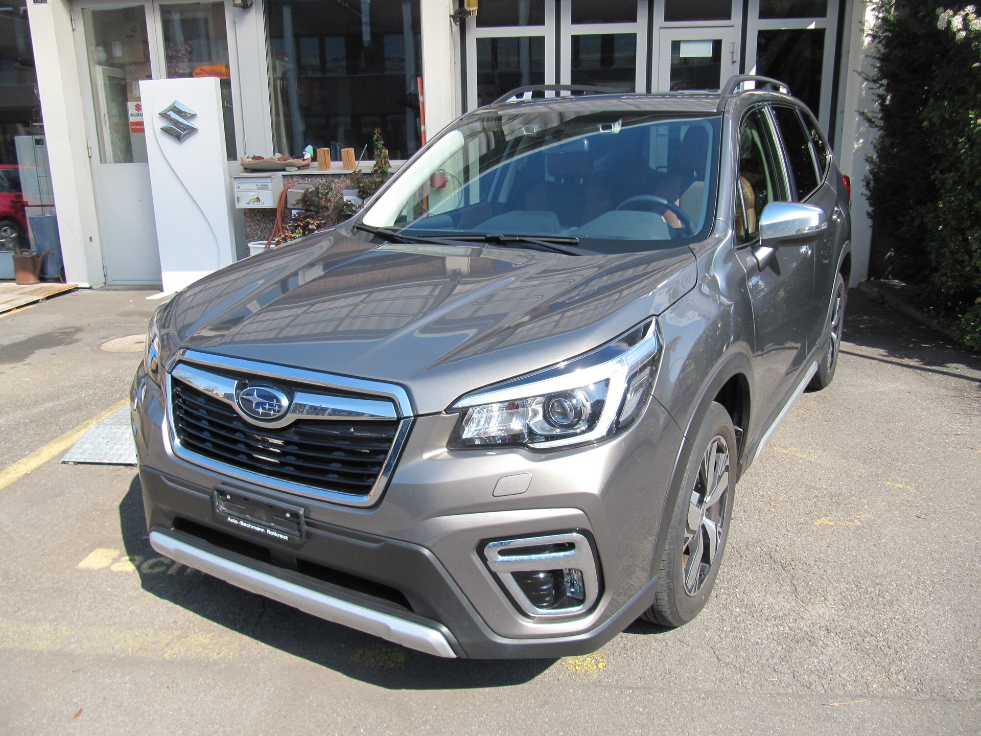 SUBARU Forester 2.0i e-Boxer Luxury Lineartronic-image-3
