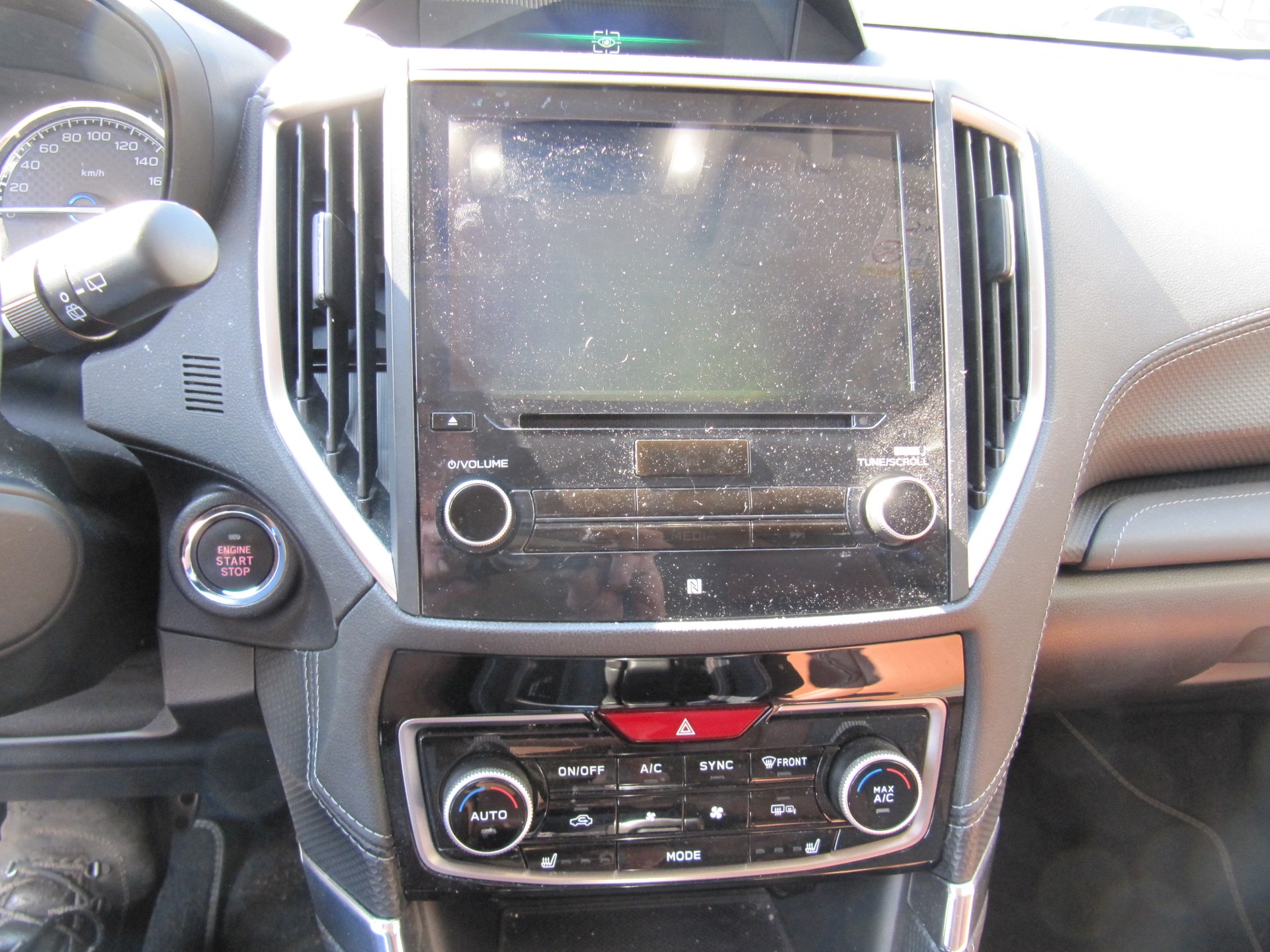 SUBARU Forester 2.0i e-Boxer Luxury Lineartronic-image-8