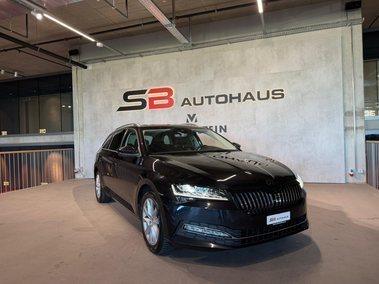 SKODA Superb Combi 2.0 TDi Ambition 4x4 DSG-image-2