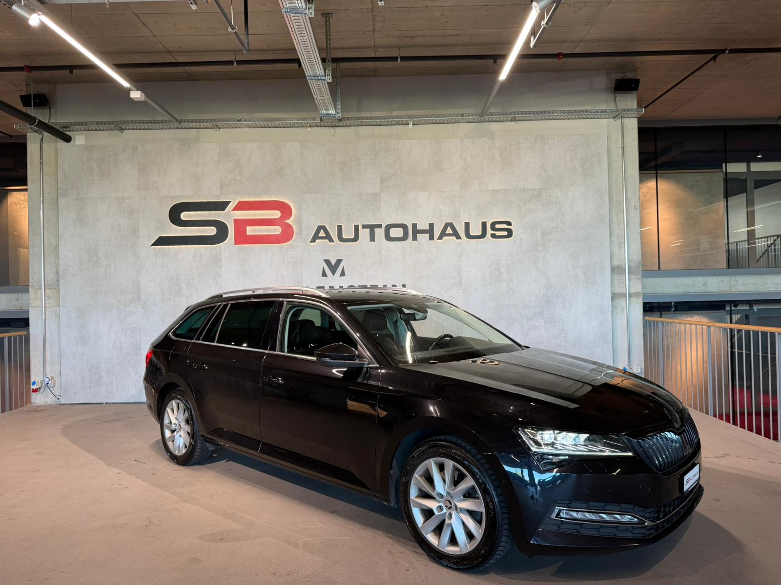 SKODA Superb Combi 2.0 TDi Ambition 4x4 DSG-image-0