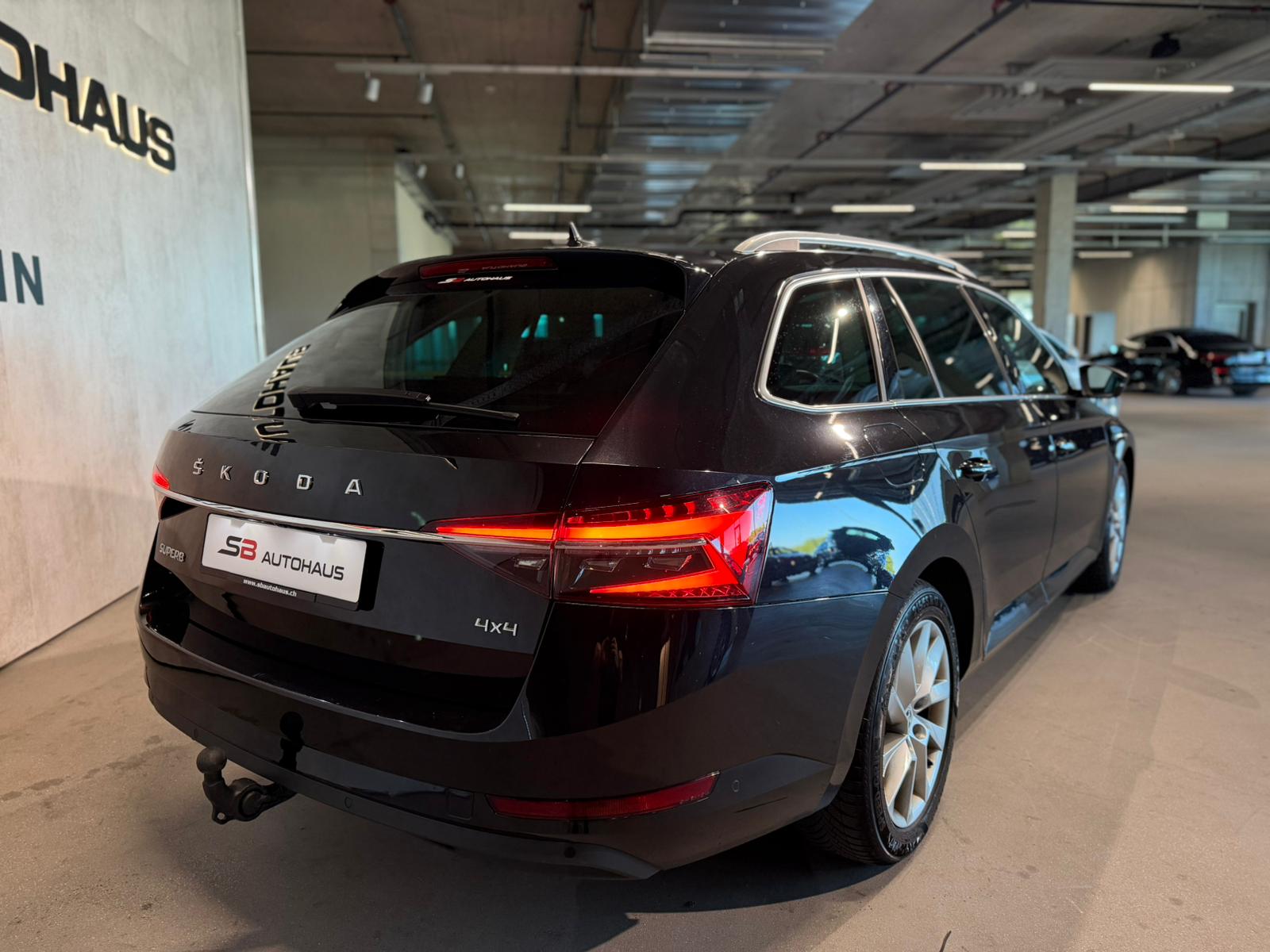 SKODA Superb Combi 2.0 TDi Ambition 4x4 DSG-image-9