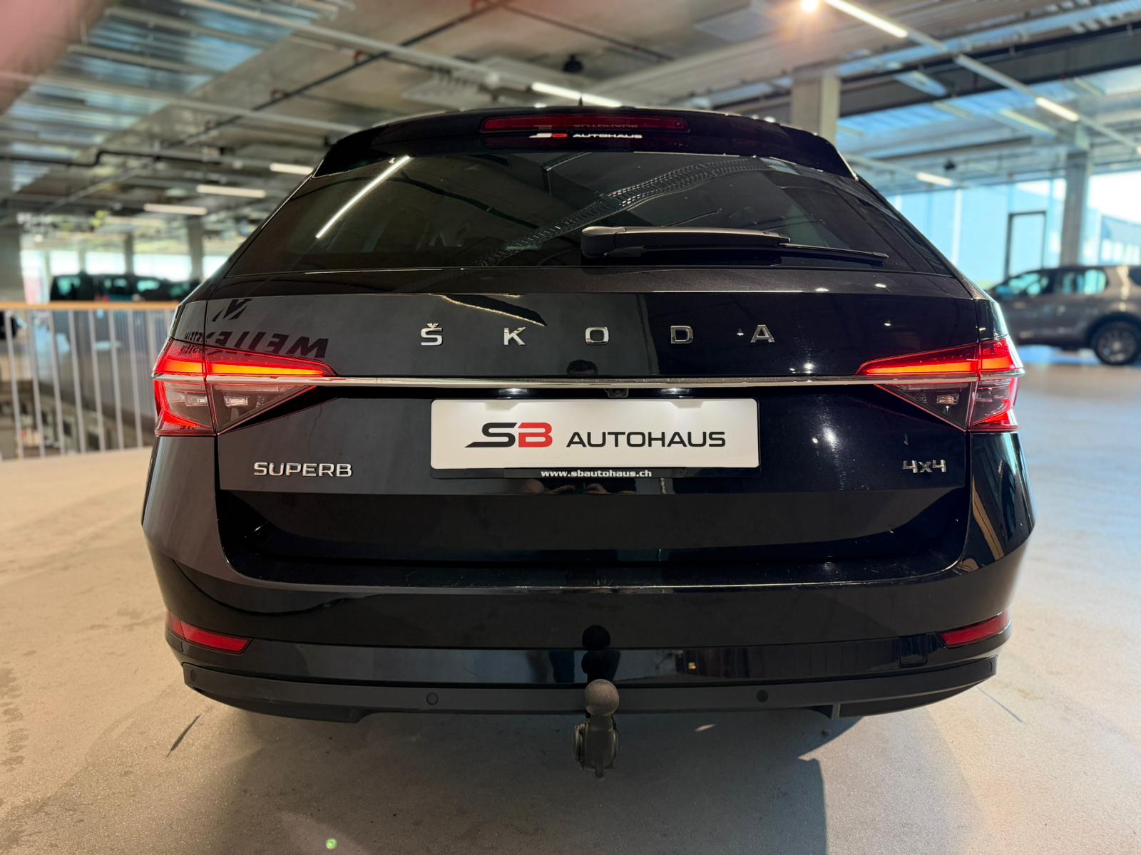 SKODA Superb Combi 2.0 TDi Ambition 4x4 DSG-image-11