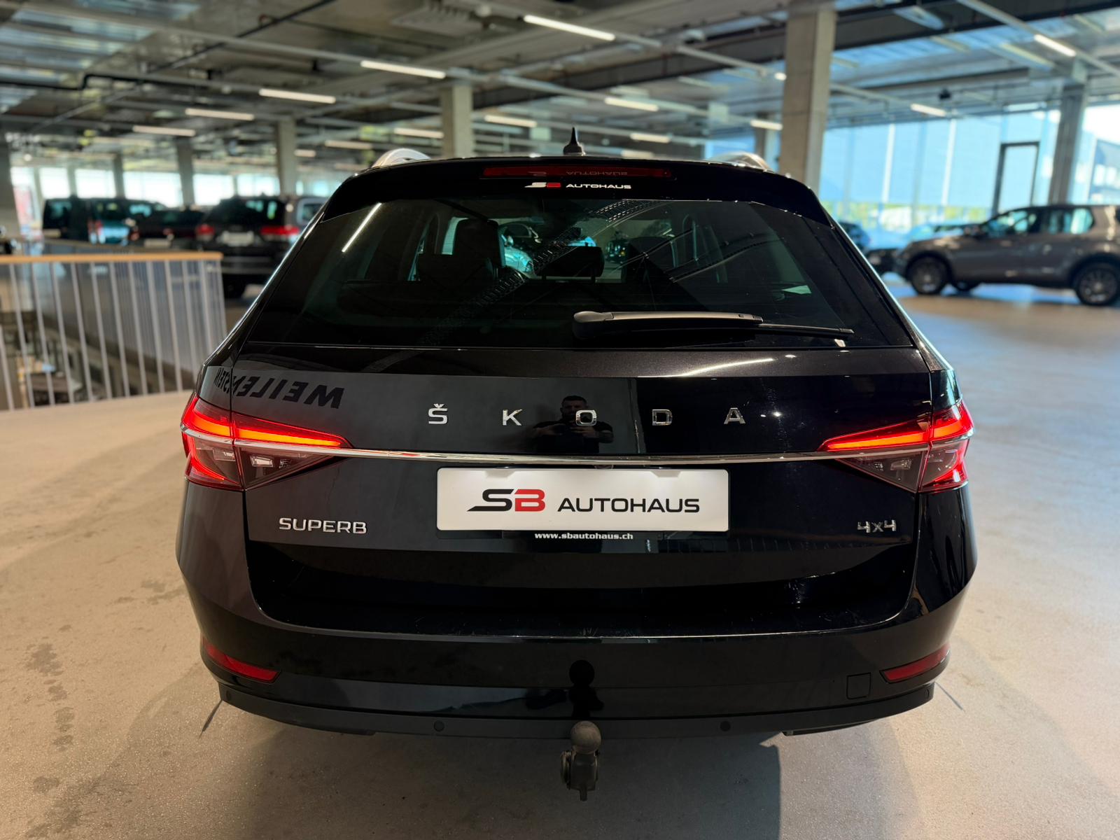 SKODA Superb Combi 2.0 TDi Ambition 4x4 DSG-image-10
