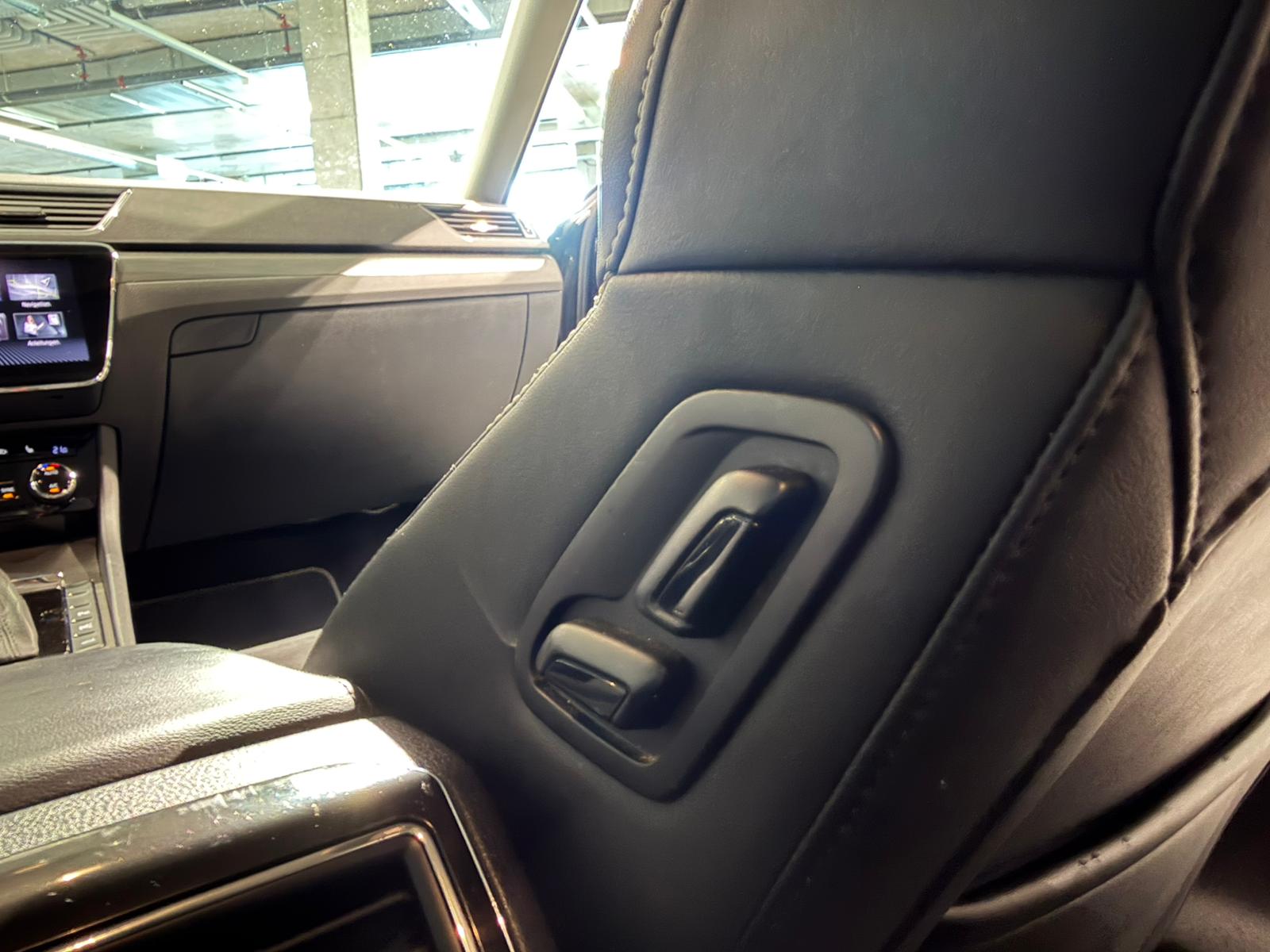 SKODA Superb Combi 2.0 TDi Ambition 4x4 DSG-image-17