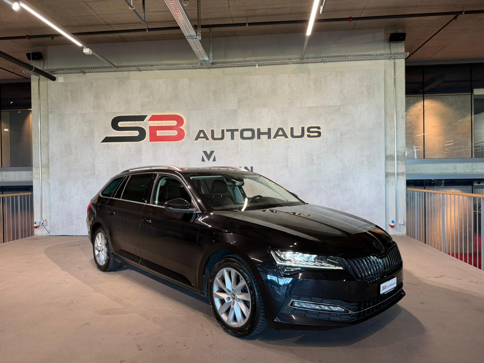 SKODA Superb Combi 2.0 TDi Ambition 4x4 DSG-image-1