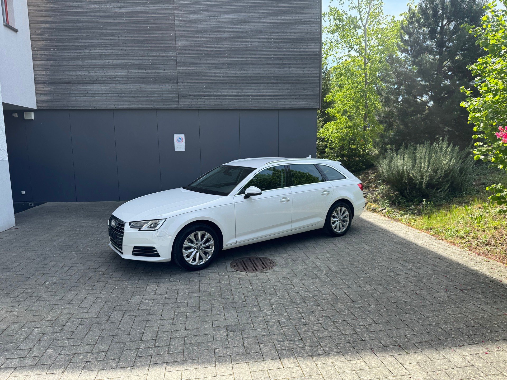 AUDI A4 Avant 2.0 TDI S-tronic-image-13