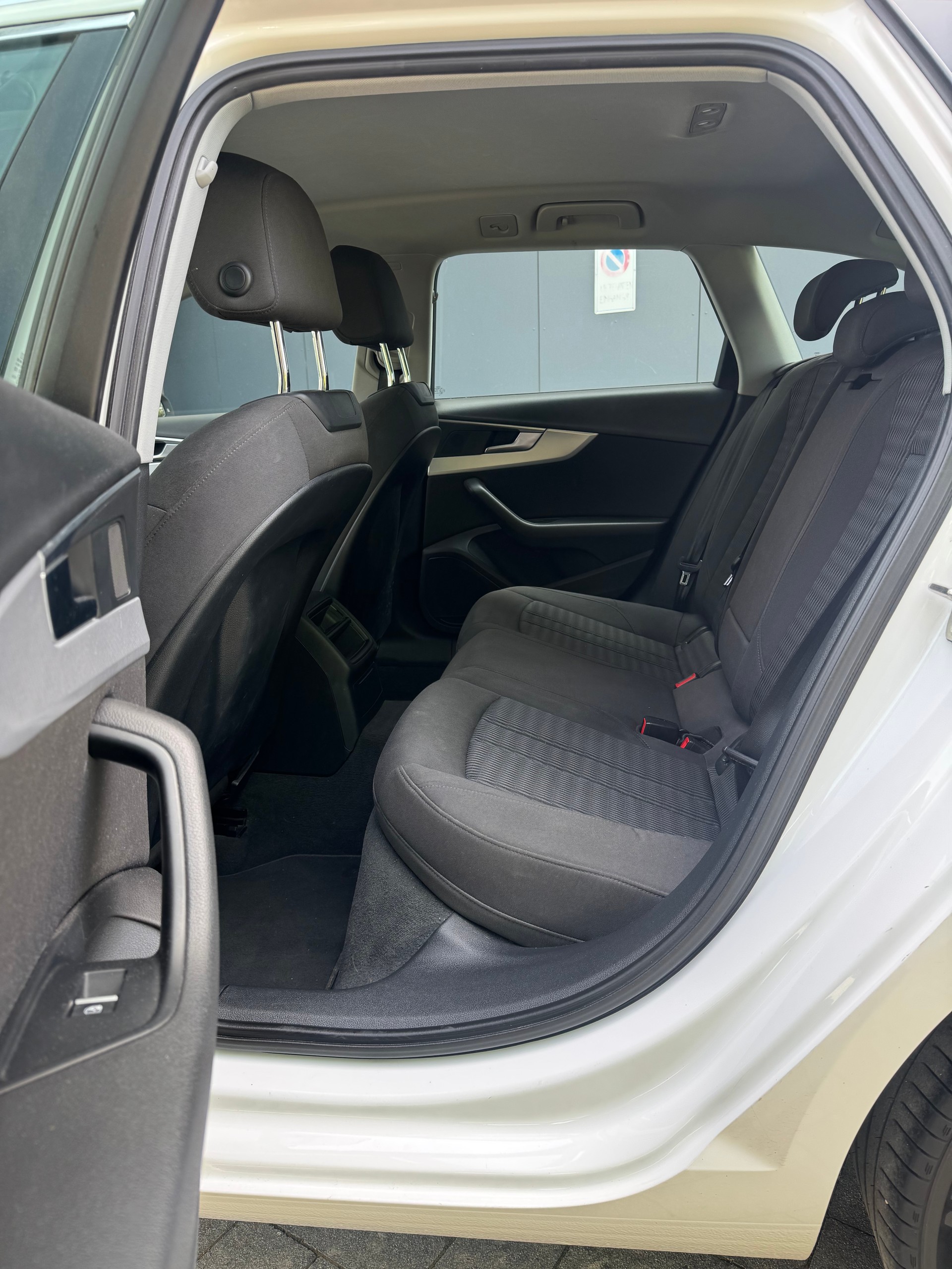 AUDI A4 Avant 2.0 TDI S-tronic-image-10