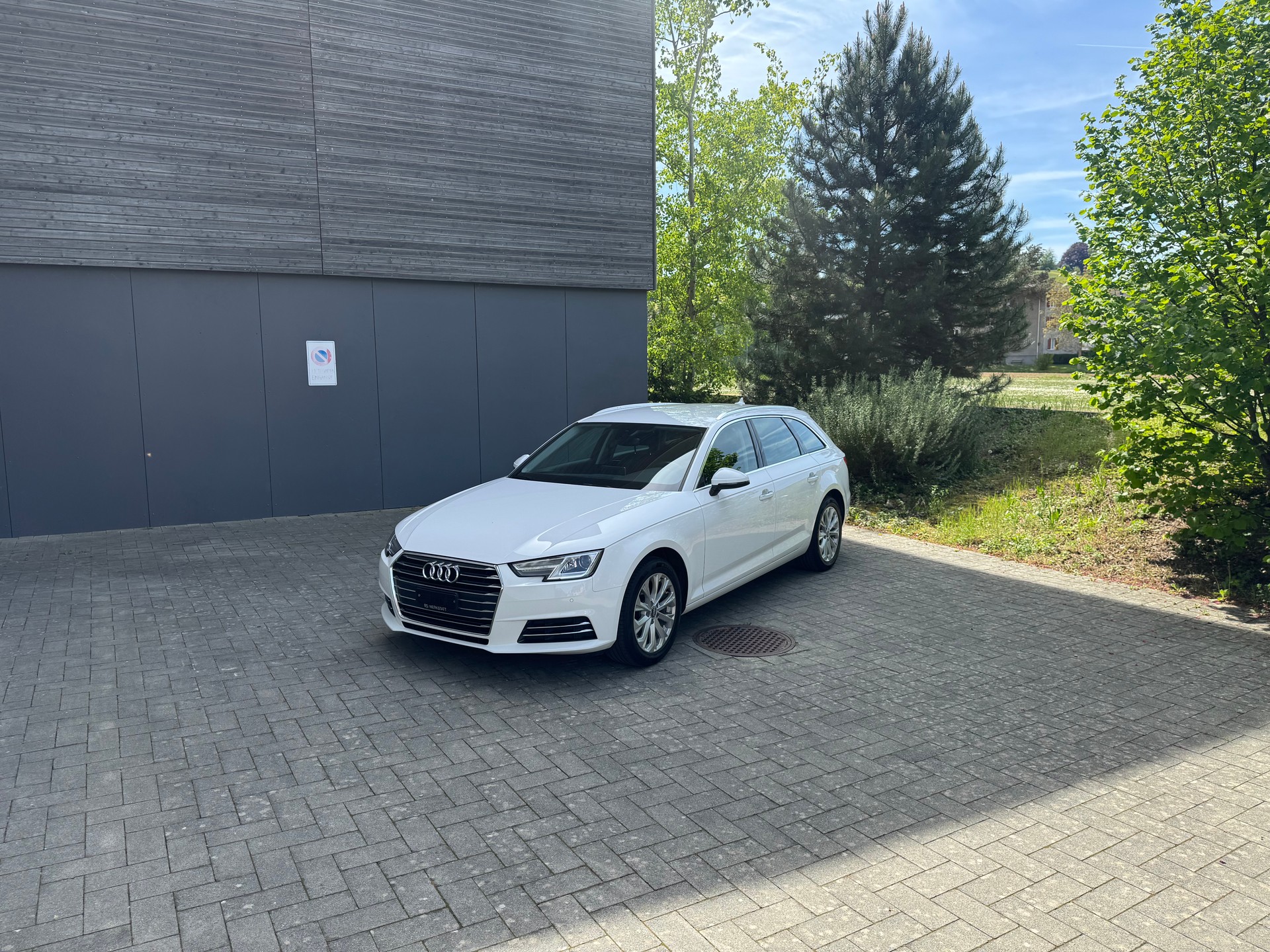 AUDI A4 Avant 2.0 TDI S-tronic-image-15