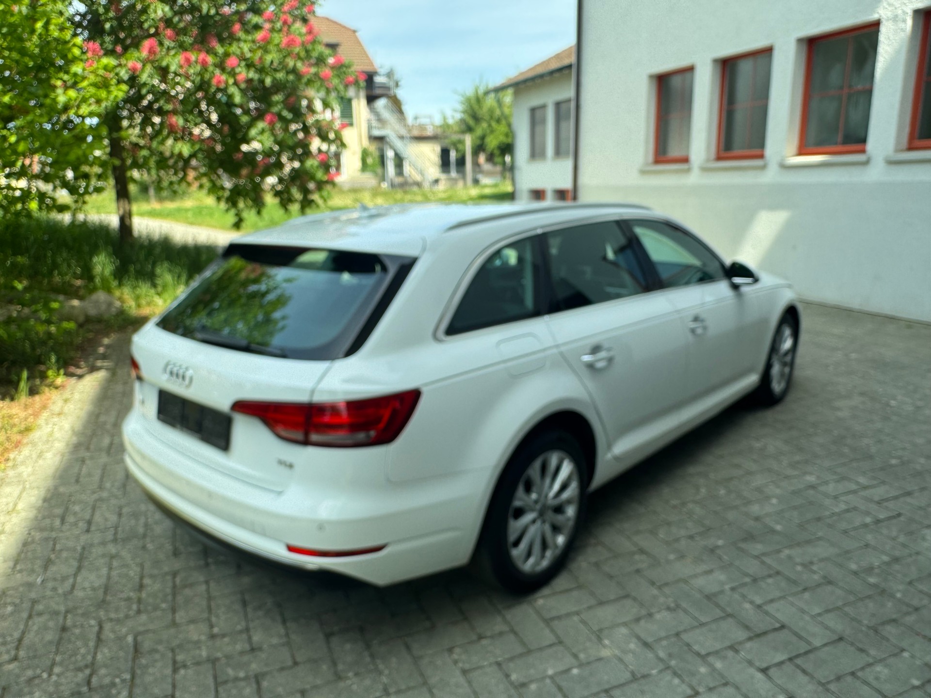 AUDI A4 Avant 2.0 TDI S-tronic-image-6