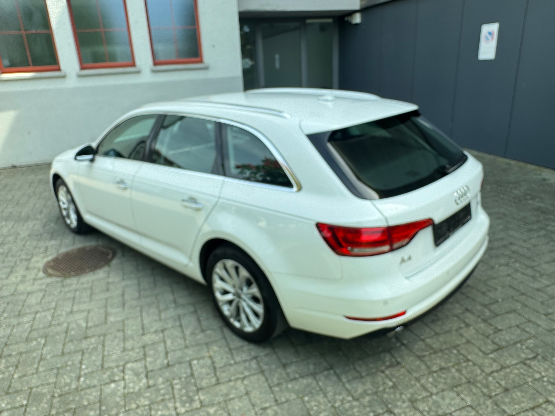 AUDI A4 Avant 2.0 TDI S-tronic-image-4