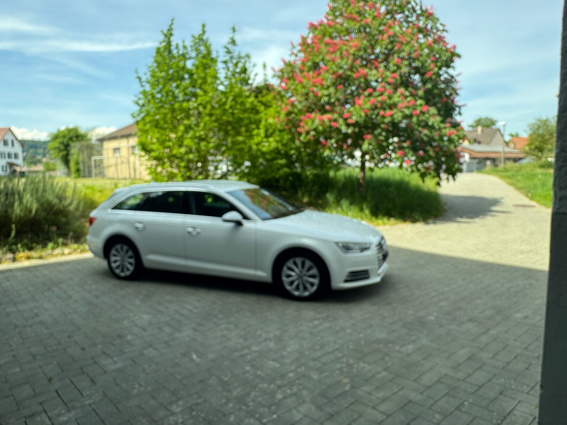AUDI A4 Avant 2.0 TDI S-tronic-image-14