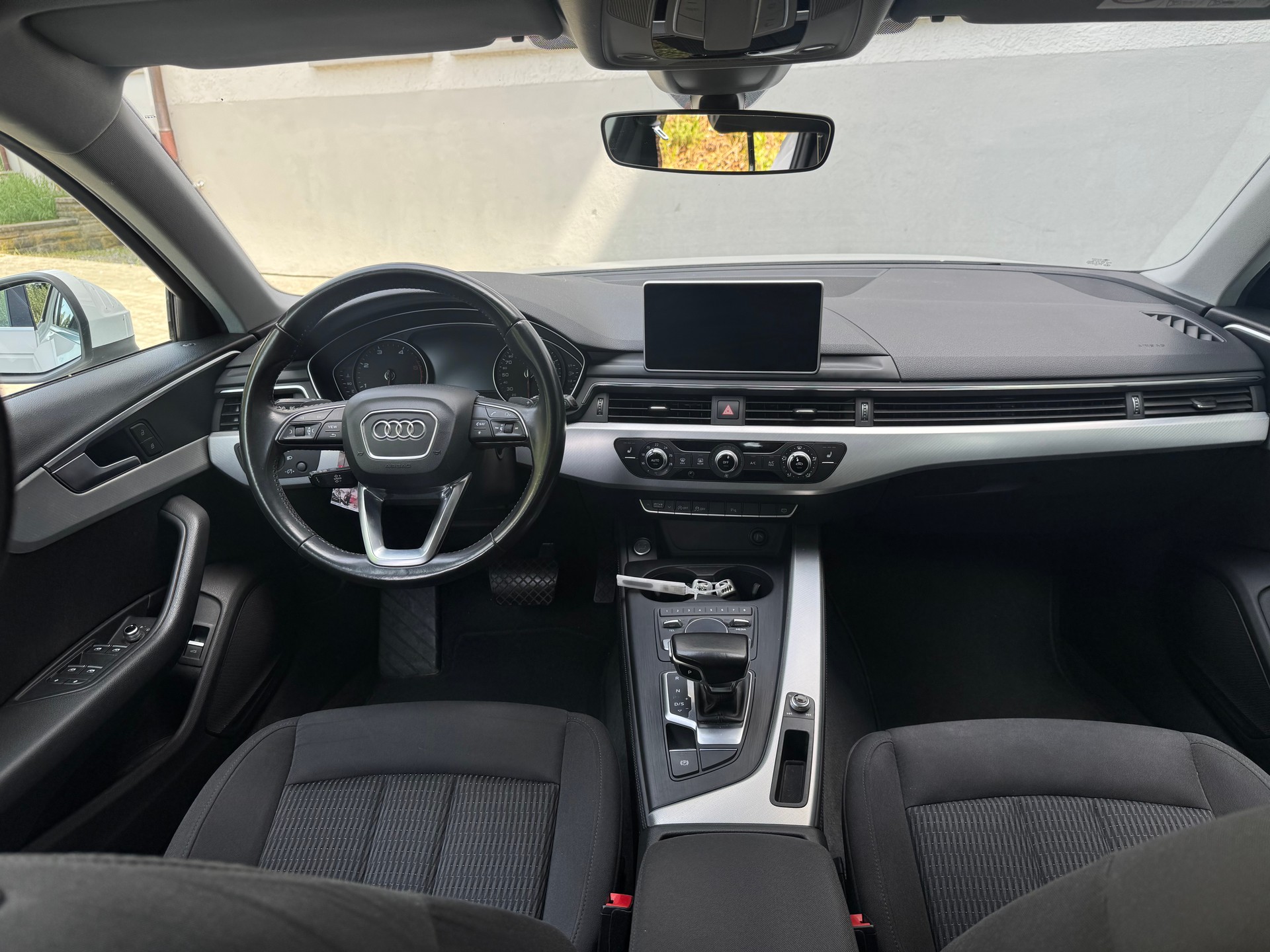 AUDI A4 Avant 2.0 TDI S-tronic-image-11
