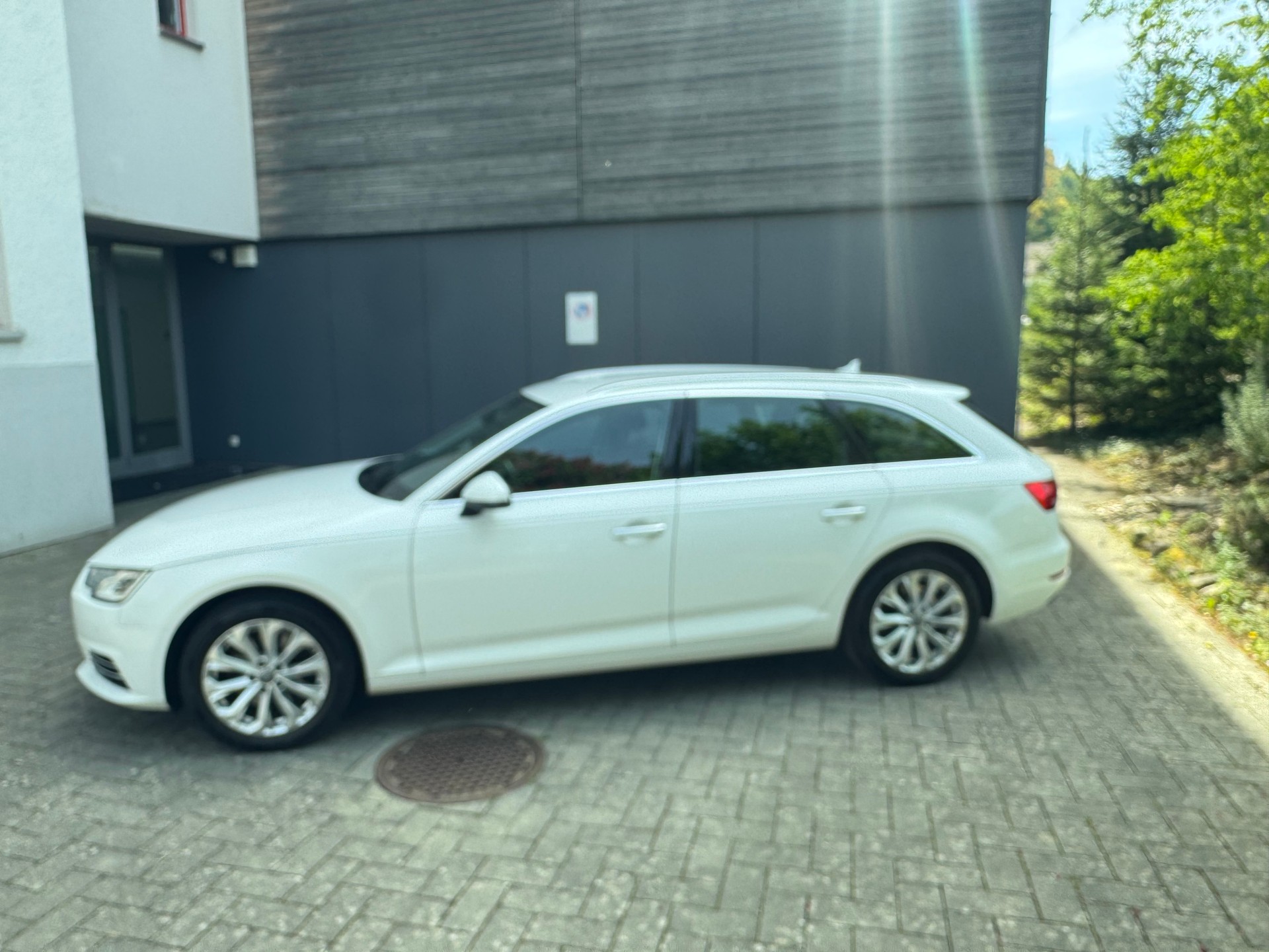 AUDI A4 Avant 2.0 TDI S-tronic-image-3