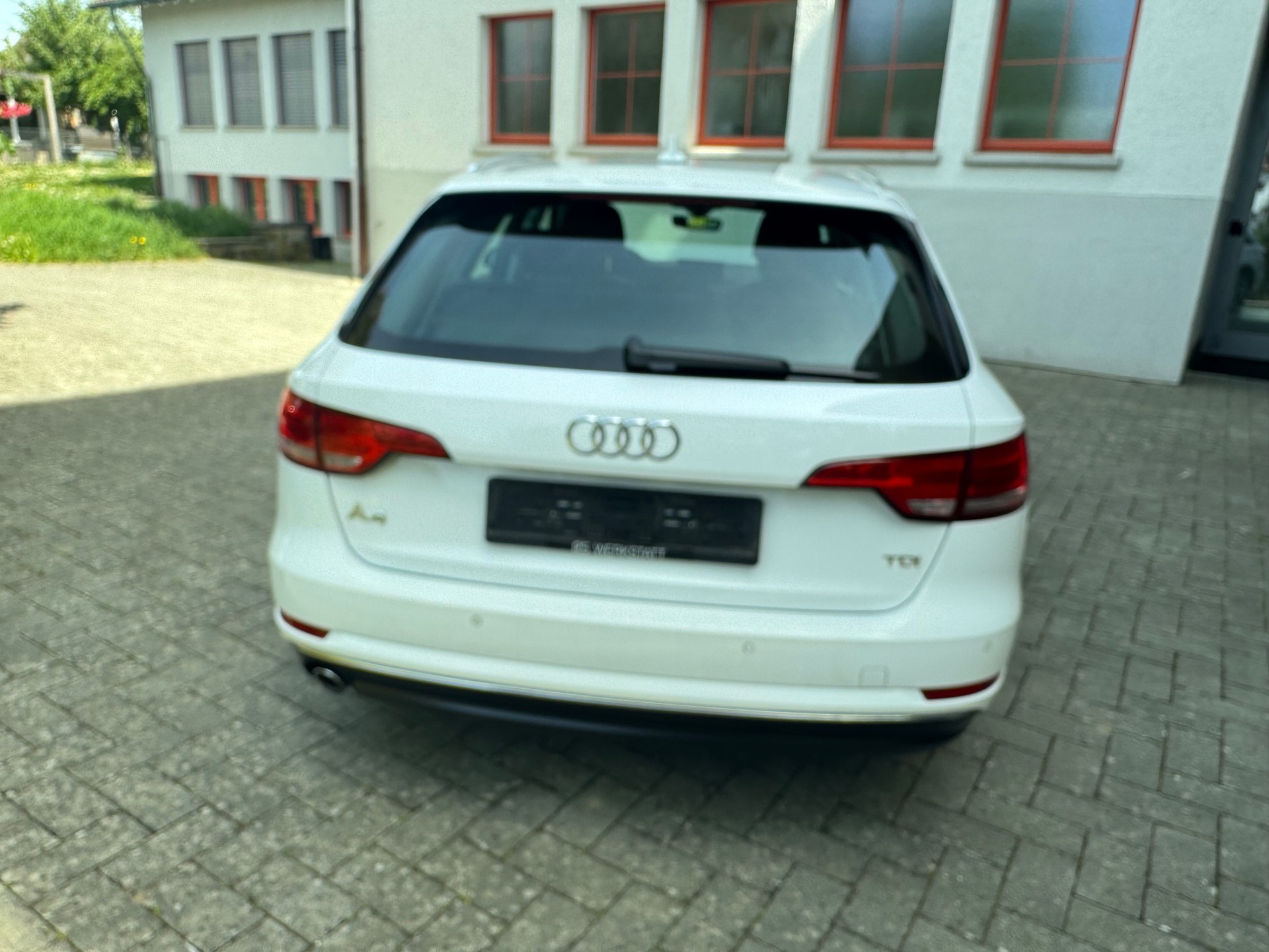 AUDI A4 Avant 2.0 TDI S-tronic-image-5