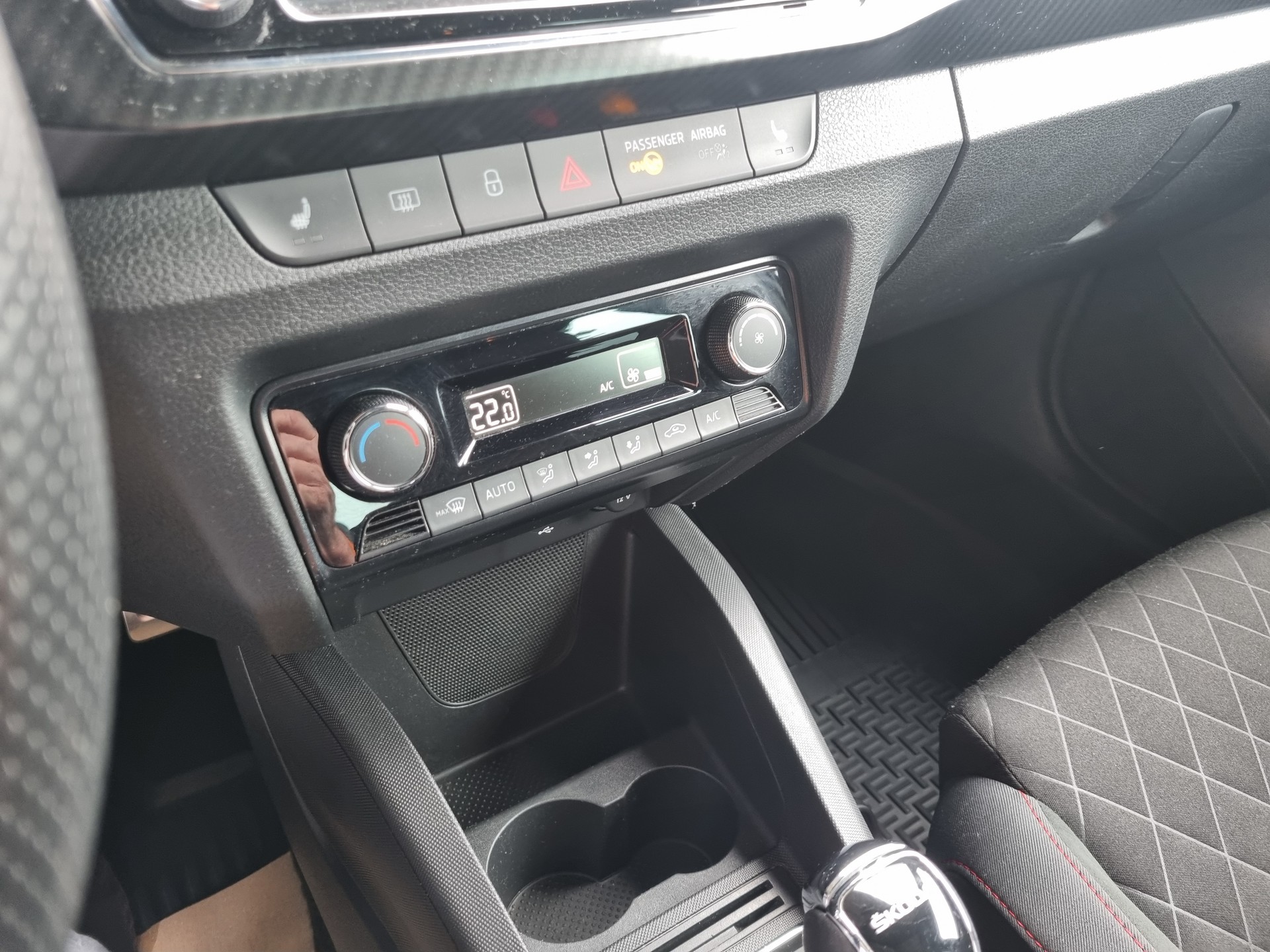 SKODA Fabia 1.0 TSI Monte Carlo DSG-image-12