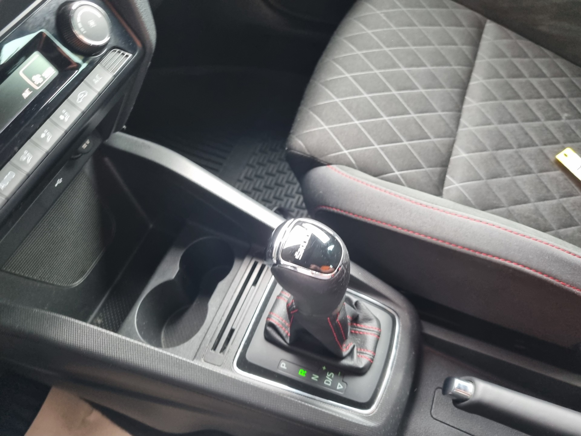 SKODA Fabia 1.0 TSI Monte Carlo DSG-image-13