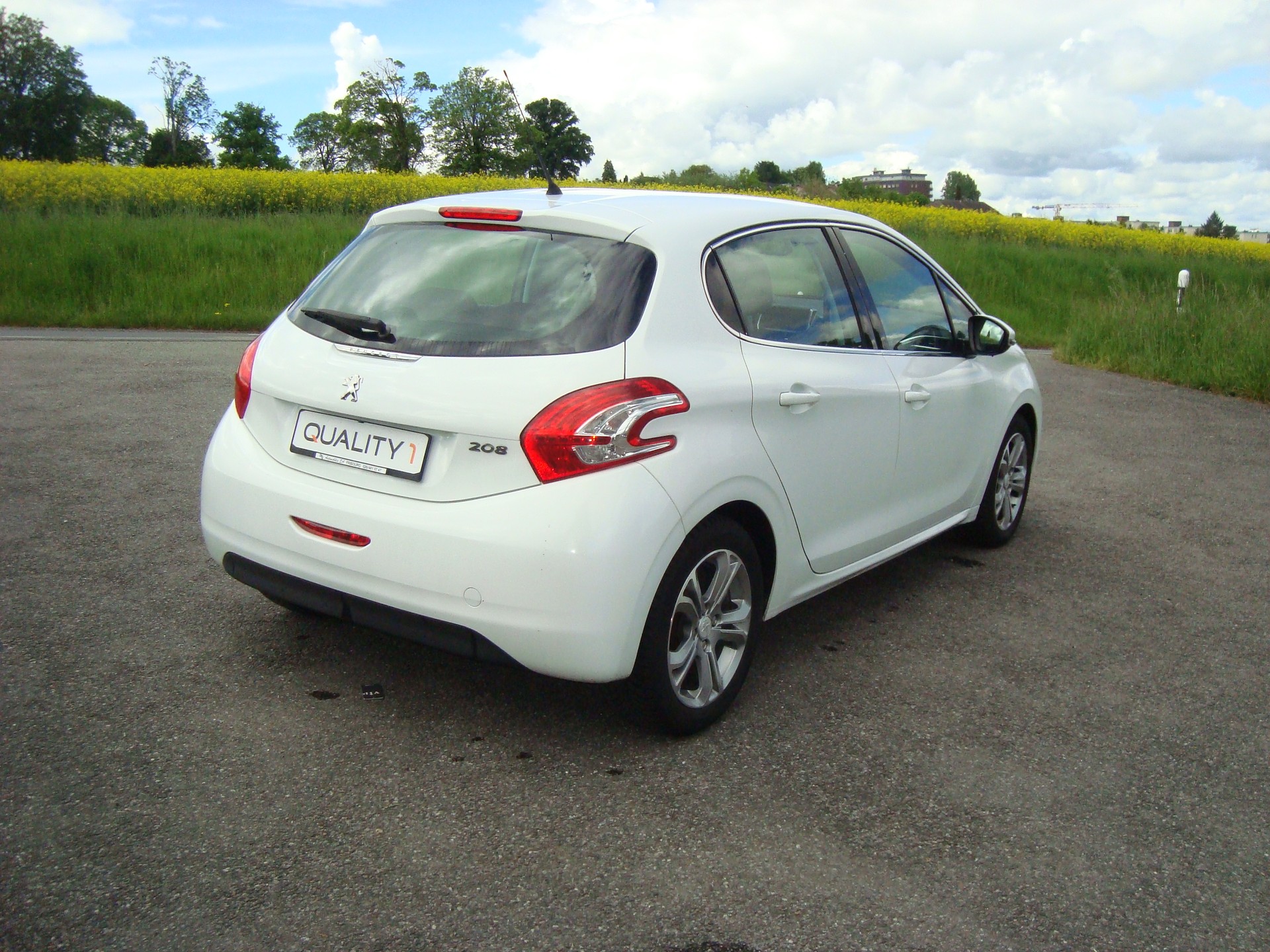 PEUGEOT 208 1.2 VTI Intuitive-image-2