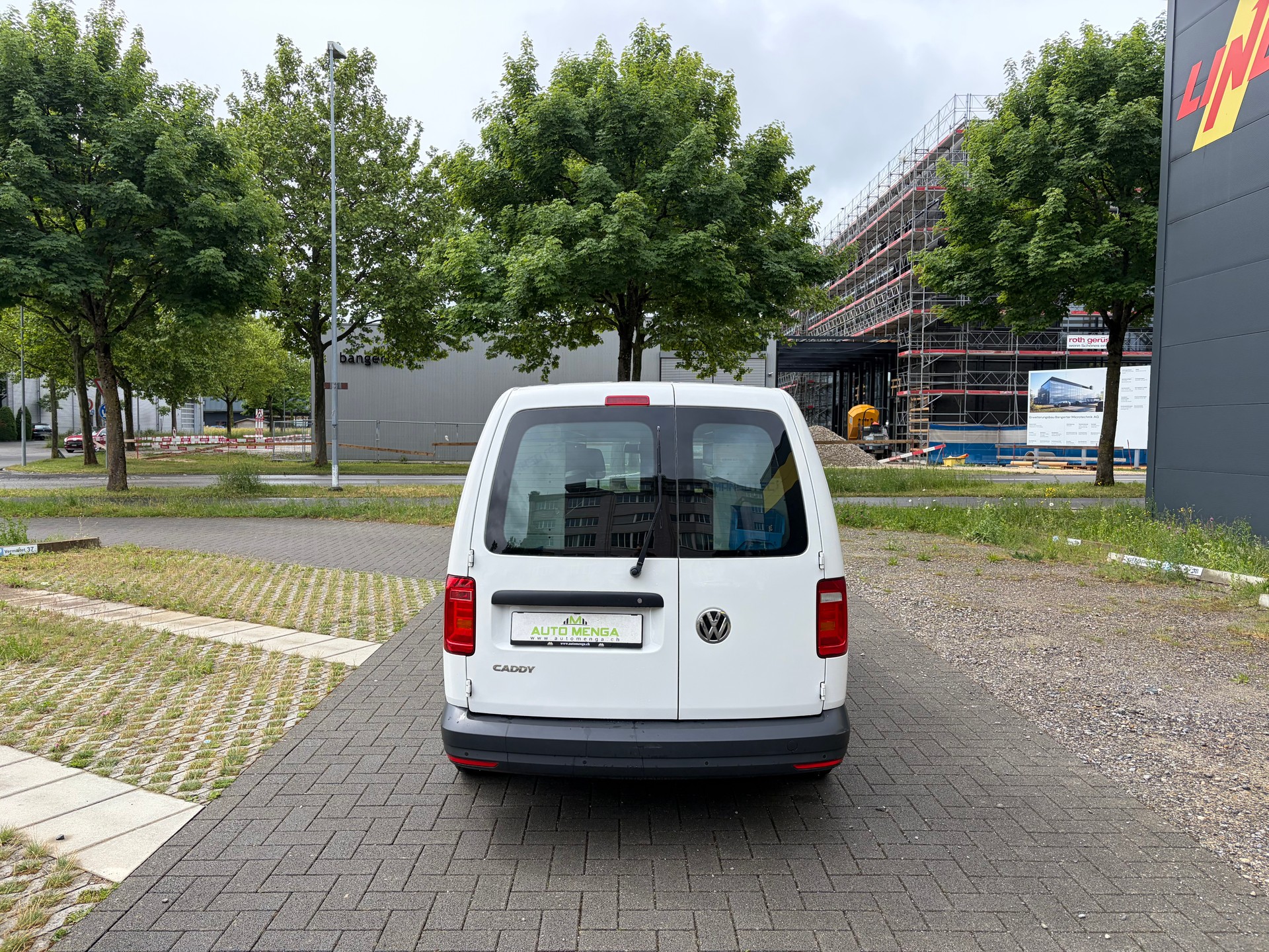 VW Caddy Maxi 2.0TDI BlueMotion Technology-image-5