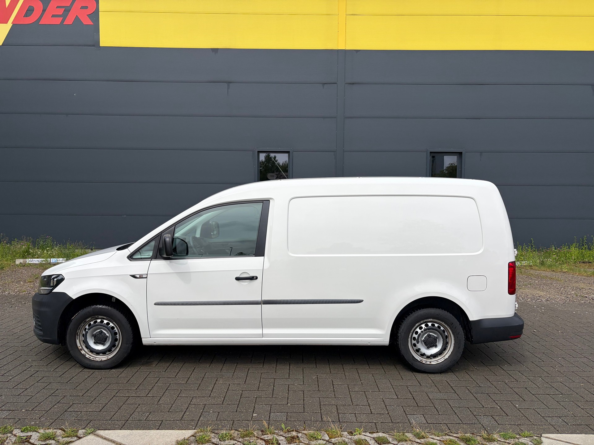 VW Caddy Maxi 2.0TDI BlueMotion Technology-image-7