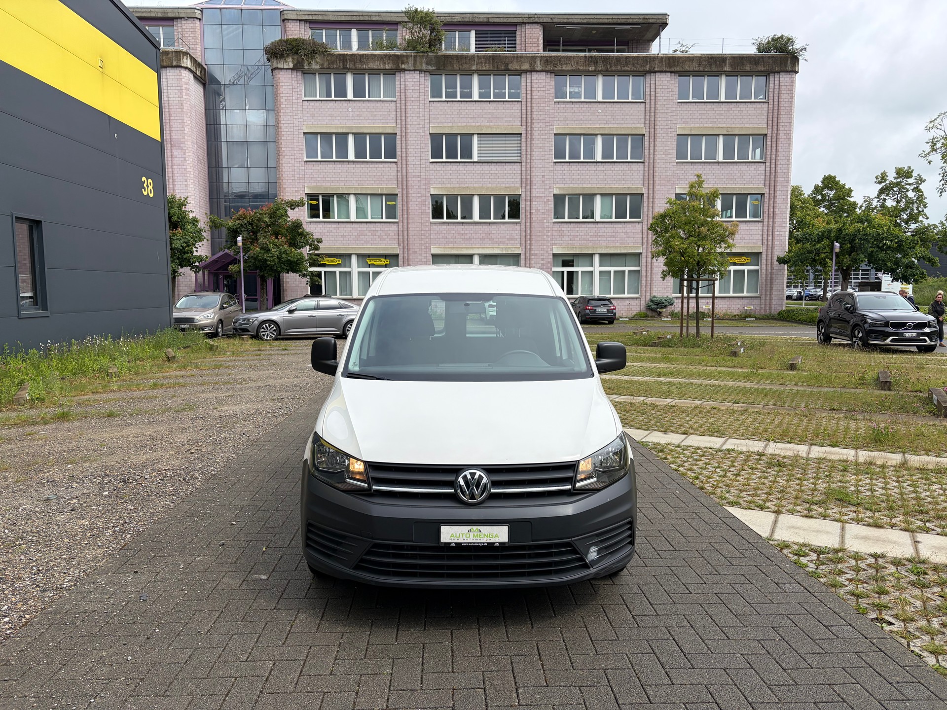 VW Caddy Maxi 2.0TDI BlueMotion Technology-image-1