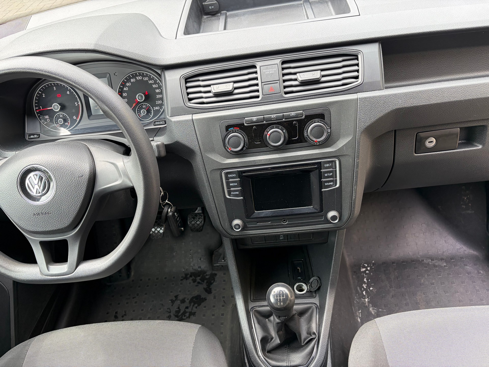VW Caddy Maxi 2.0TDI BlueMotion Technology-image-10