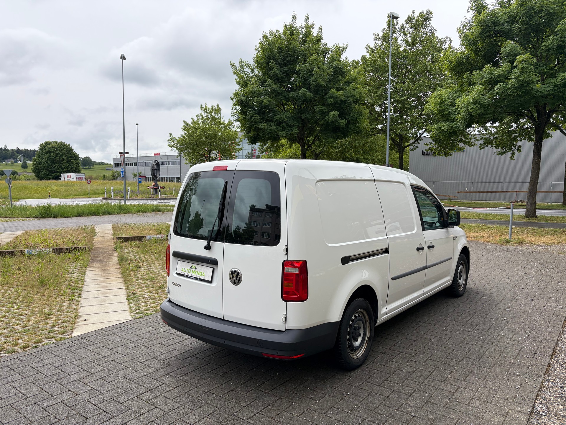 VW Caddy Maxi 2.0TDI BlueMotion Technology-image-4