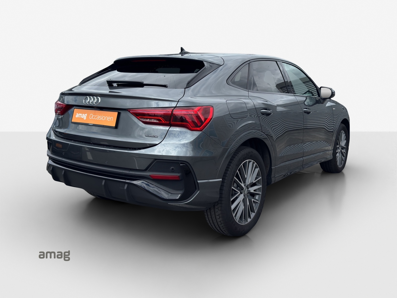 AUDI Q3 Sportback 45 TFSI S line quattro S-tronic-image-4