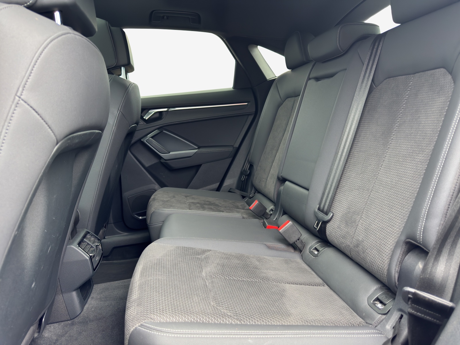AUDI Q3 Sportback 45 TFSI S line quattro S-tronic-image-11