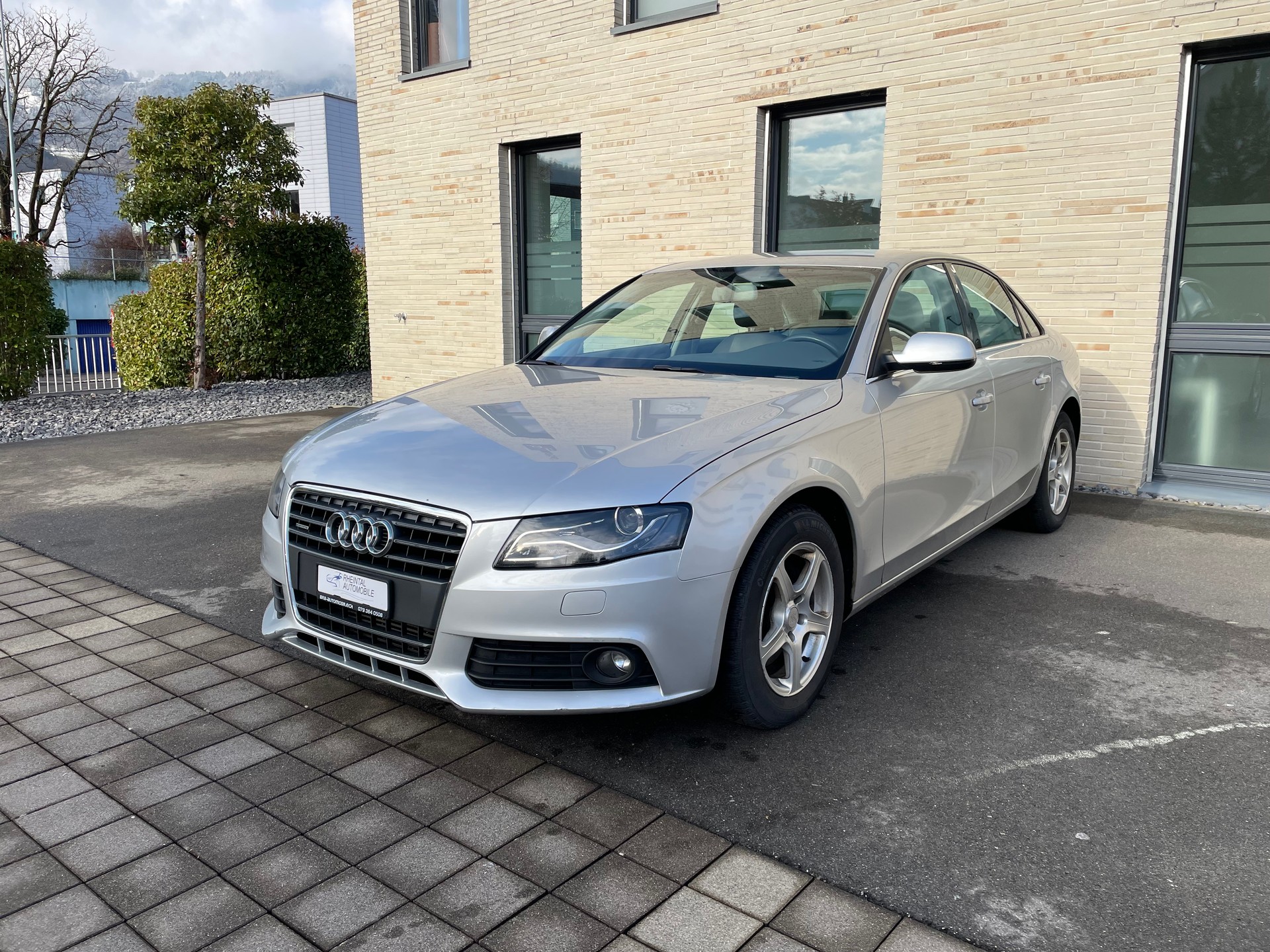 AUDI A4 Limousine 1.8 TFSI quattro-image-0