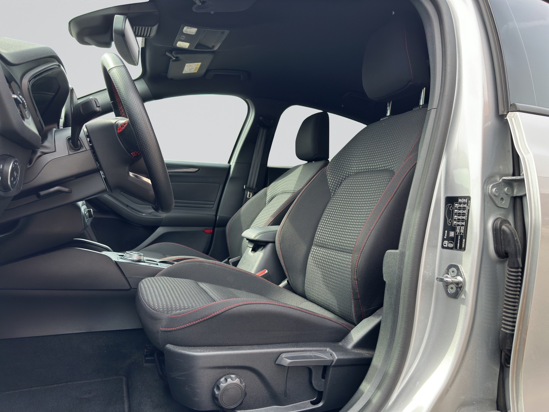 FORD Focus 1.5 TDCi EcoBlue ST-Line Automatic-image-13