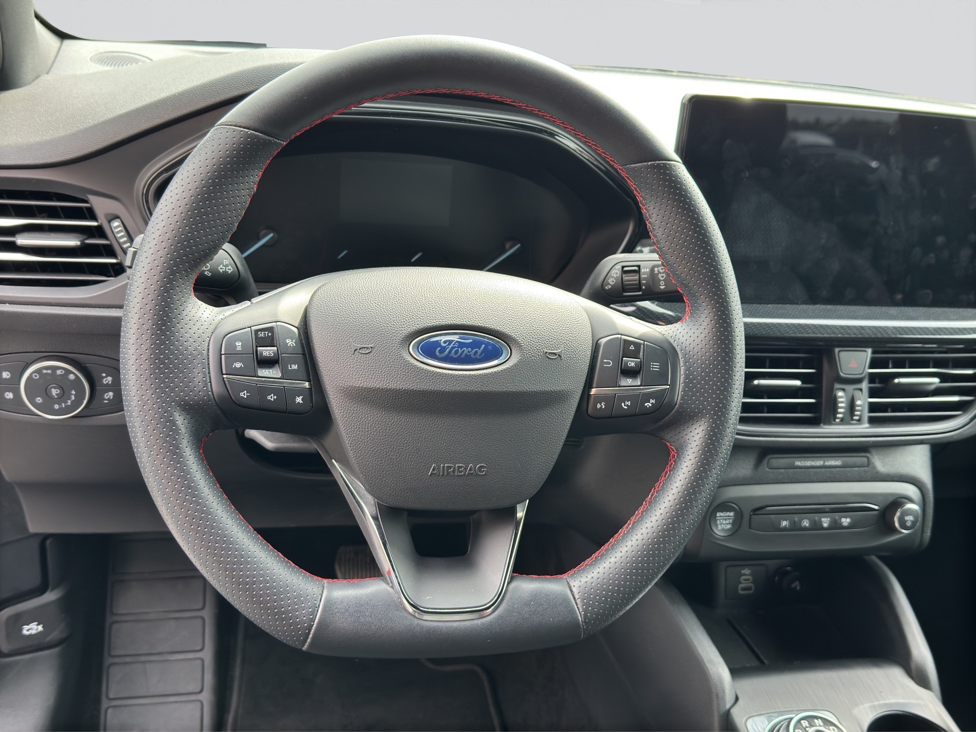FORD Focus 1.5 TDCi EcoBlue ST-Line Automatic-image-8