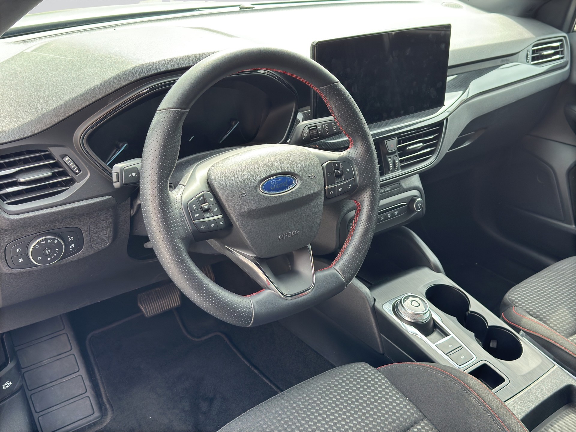 FORD Focus 1.5 TDCi EcoBlue ST-Line Automatic-image-5